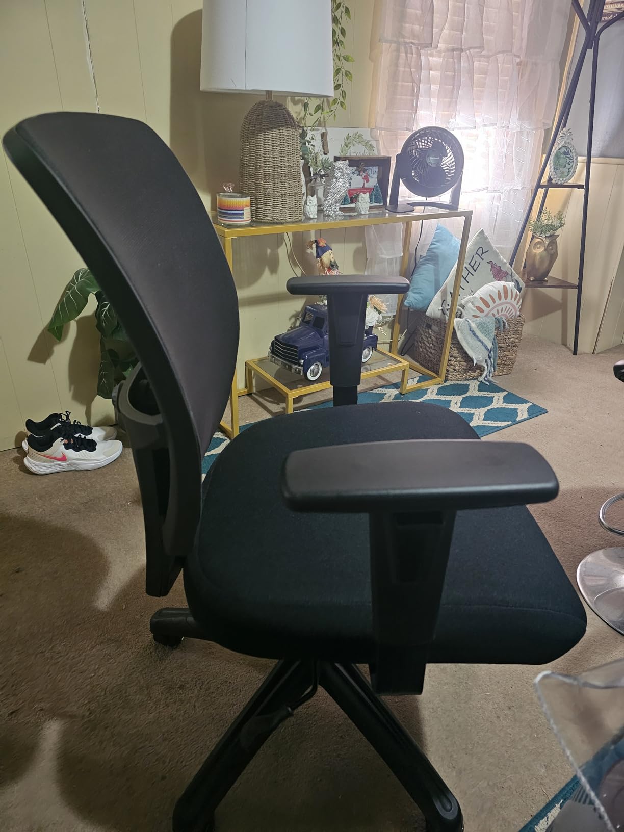 Amazon Basics Big and Tall Mesh Office Chair with Adjustable Armrests, Lumbar Support, Adjustable Height, 400lbs Capacity, Black customer photo 1