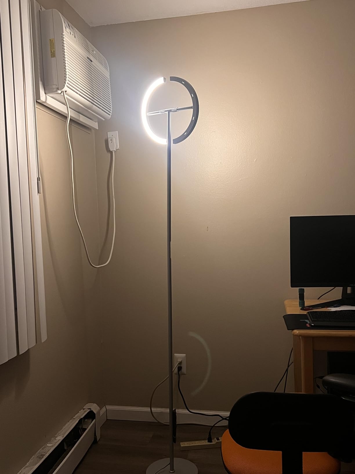 LED Floor Lamp - Rotatable Standing Lamp with Touch & Remote Control, 3000-6000K, 22W Modern Floor Reading Light, Dimmable Corner Uplighter for Living Room Bedroom Office, Black customer photo 1