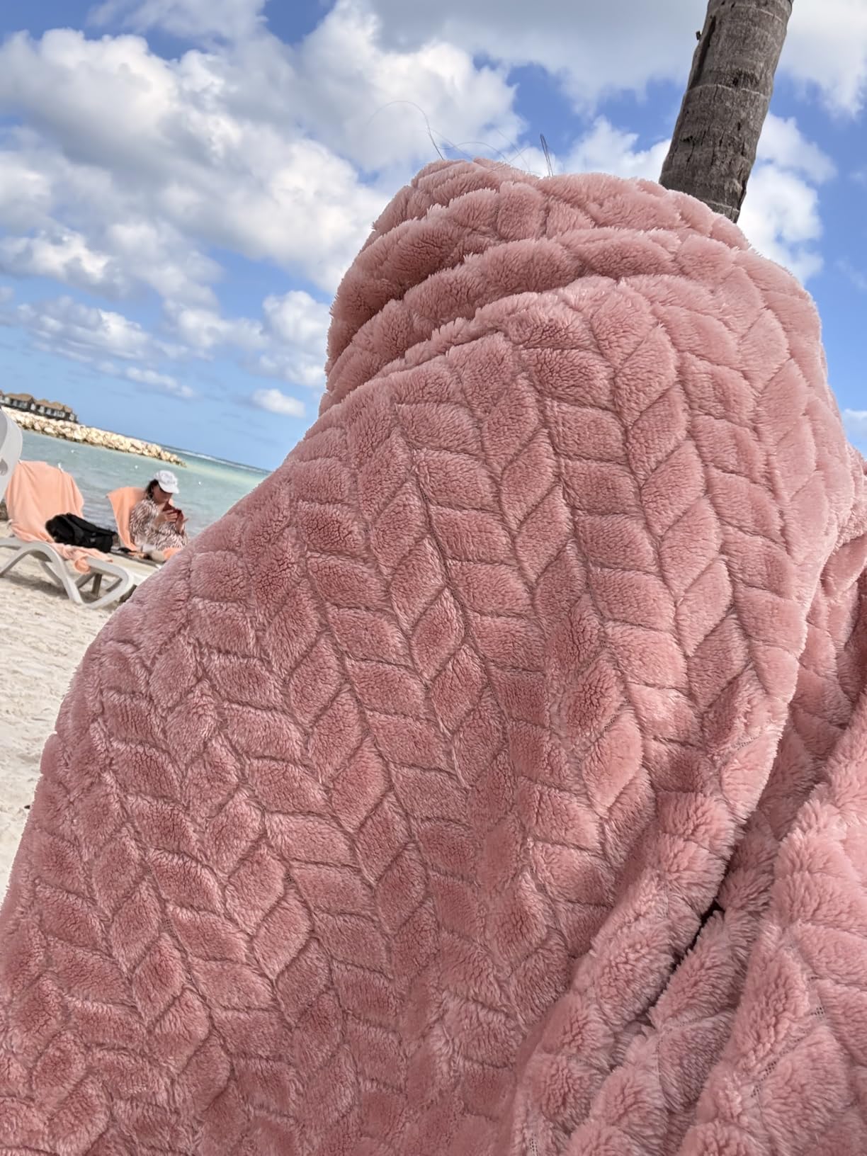 EverSnug Travel Blanket & Pillow 68x42 - Premium Ultra-Soft Microfleece 2 in 1 Compact & Packable Flight Blanket with Soft Bag Pillowcase, Hand Luggage Sleeve and Backpack Clip (Grey) customer photo 1