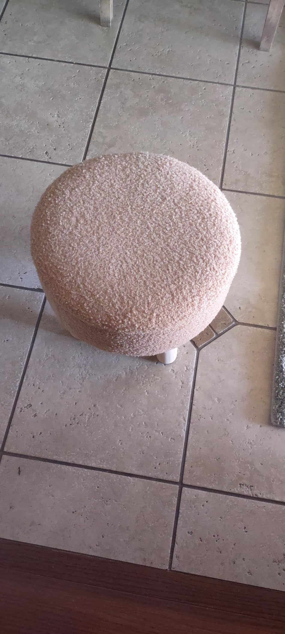 Wimarsbon Storage Ottoman, Modern Round Footrest with Soft Padded Seat, Teddy Velvet Footstool with Wood Legs, Accent Small Table or Plant Stand for Hallway, Living Room (Cream) customer photo 2