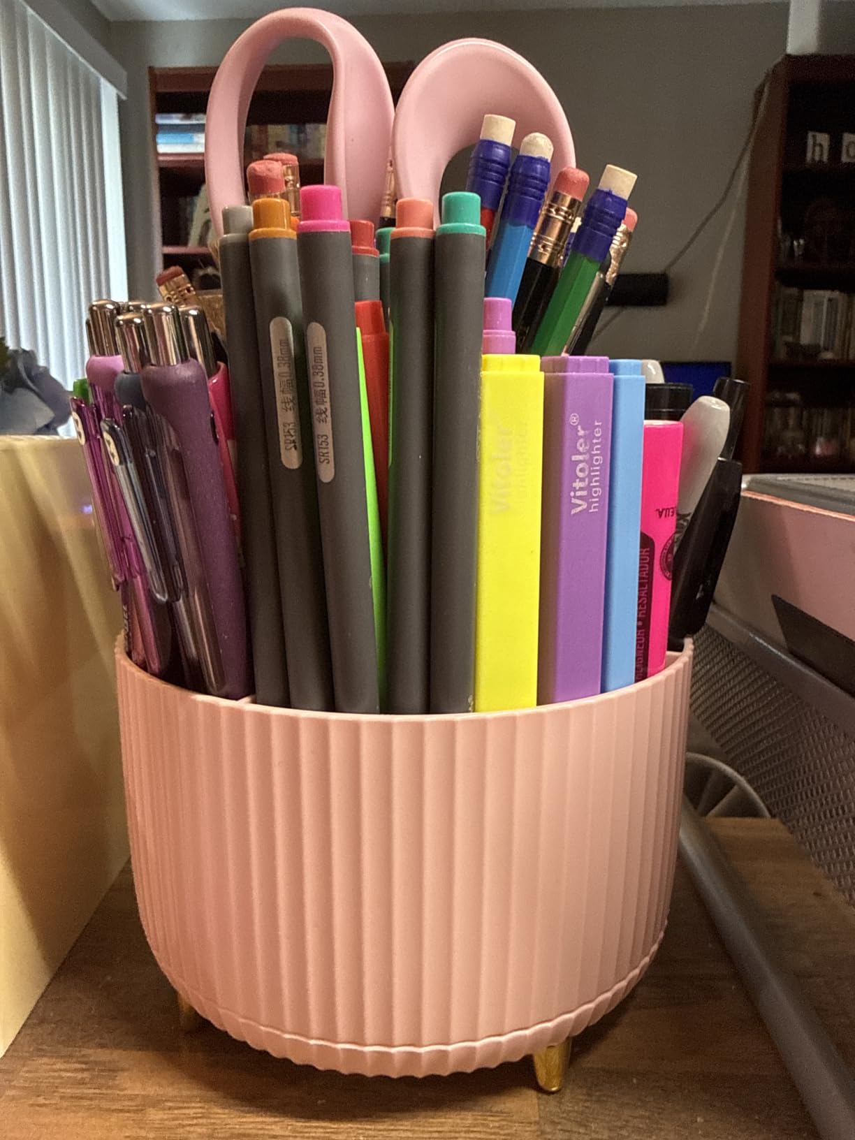 SKYDUE 360 Degree Rotating Desk Organizer, Dual-Purpose Pencil Pen Holder for Desk, Rotating Desk Pen Organizer with 5 Slots, Art Supplies, Pencil Cup for Office, School, Home customer photo 1