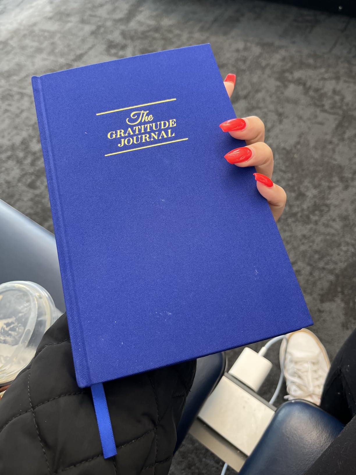 The Gratitude Journal - for More Mindfulness, Happiness, Positive Vibes, Affirmations, Productivity, and Self Reflection - Undated Daily Journal customer photo 2