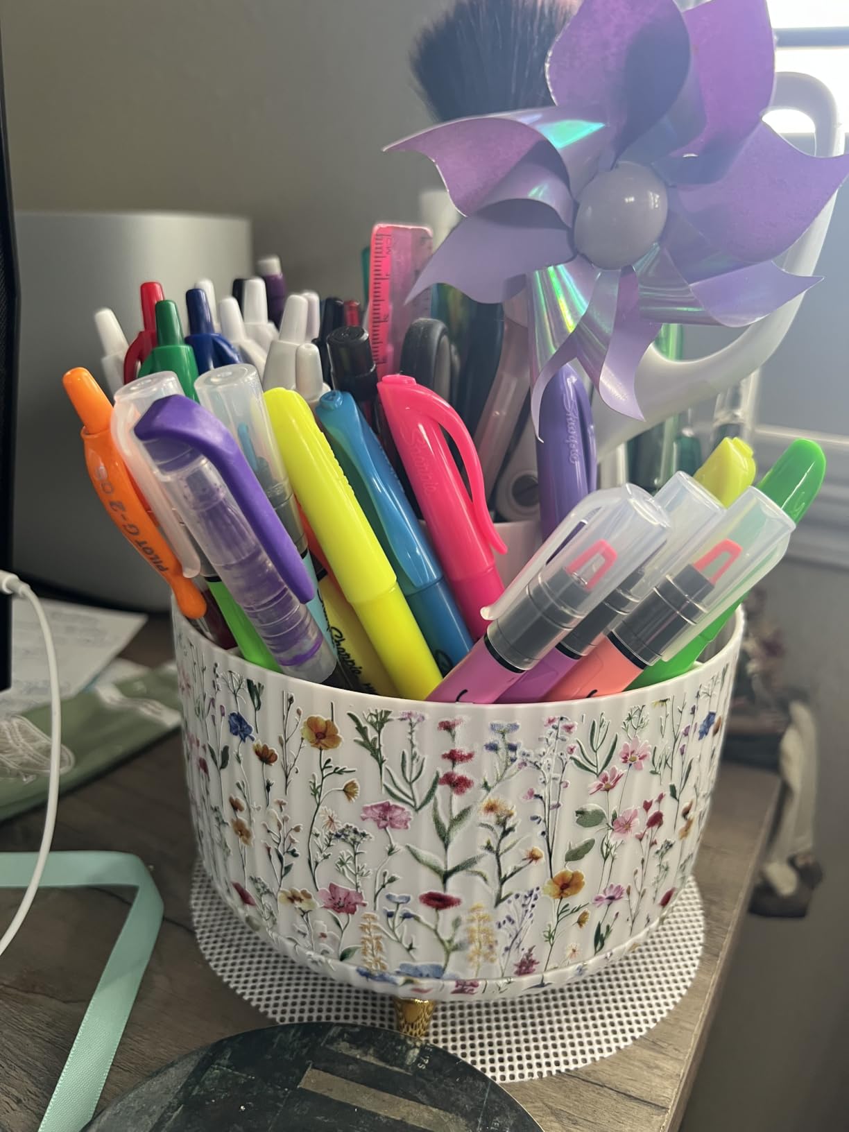 SKYDUE Makeup Organizer, Rotating Pencil Pen Holder for Desk, Dual-Purpose Desktop Organizer for Cosmetics & Pens, Makeup Brush Holder with 5 Slots, Pencil Cup for Office, Home customer photo 1