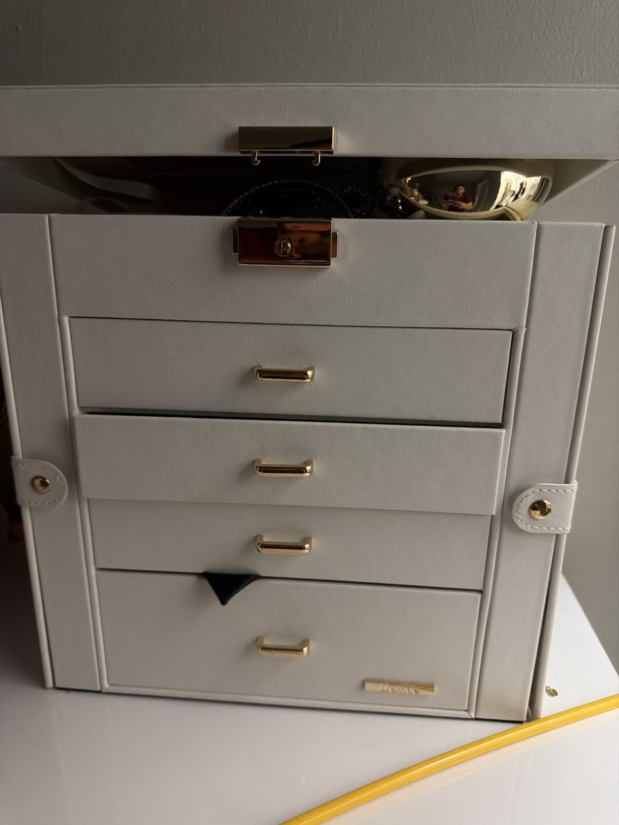 Homde Synthetic Leather Huge Jewelry Box Mirrored Watch Organizer Necklace Ring Earring Storage Lockable Gift Case (White + Gold) customer photo 1