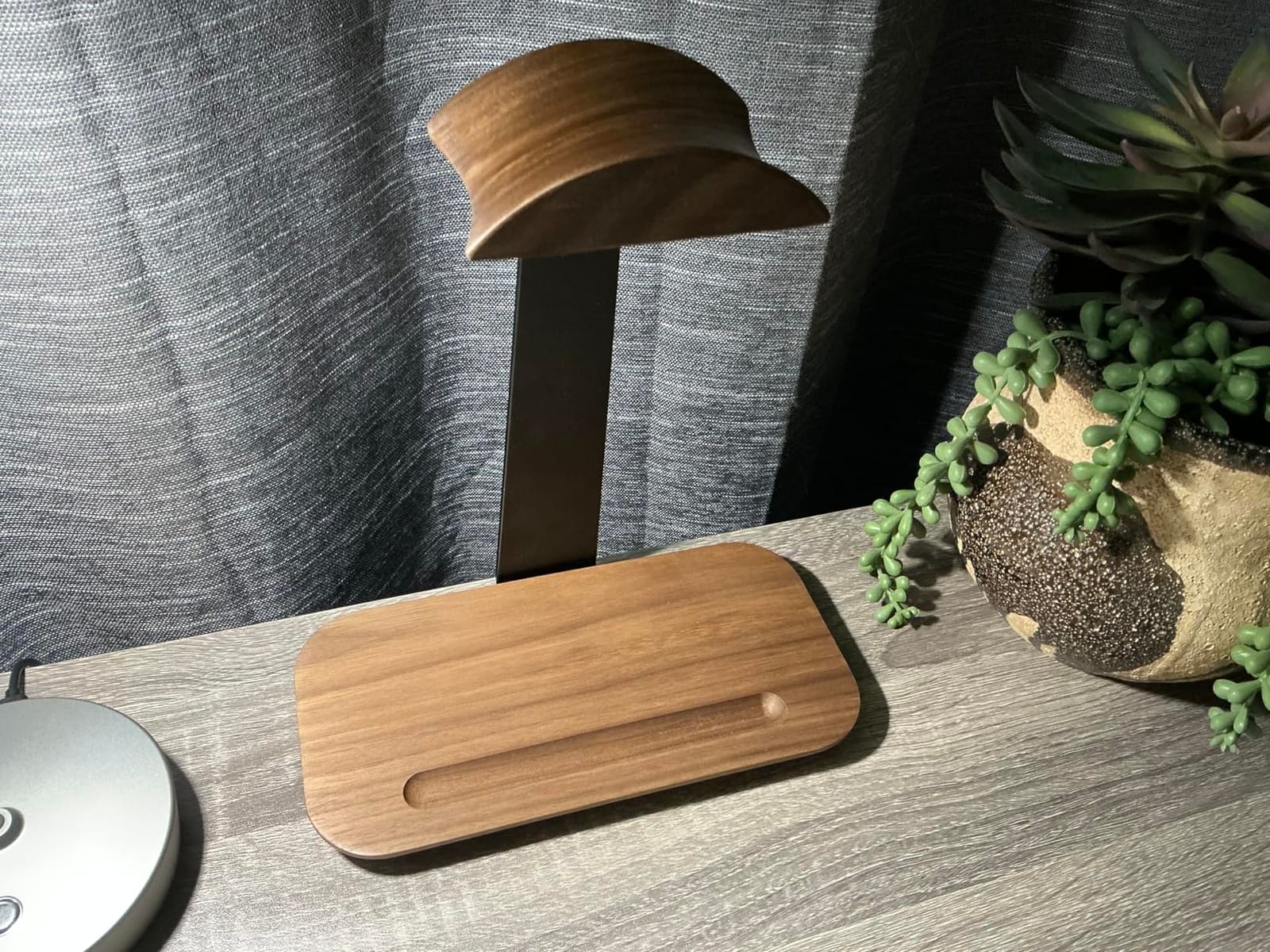 UPERGO Walnut Headphone Stand, Wood Headset Holder with Storage for Desk, Solid Walnut & Aluminum, Anti-Slip Base customer photo 1