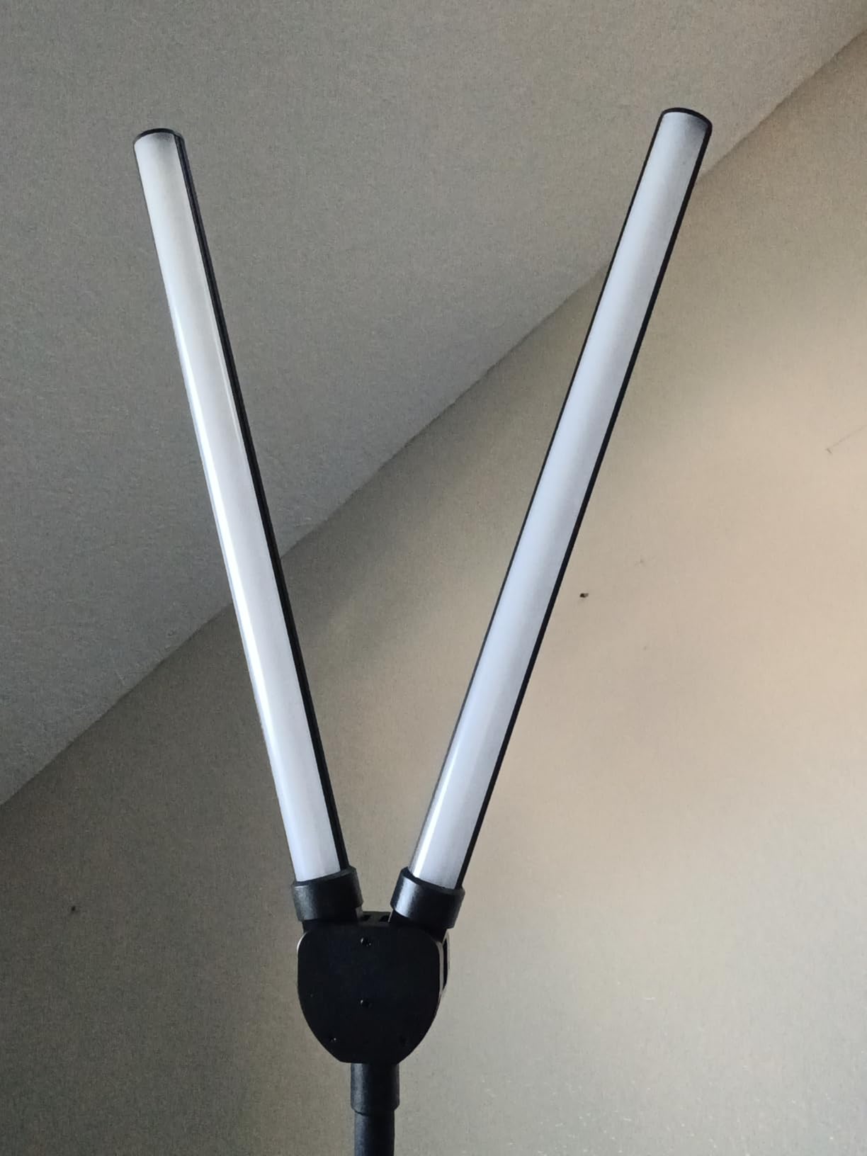 LED Floor Lamp, 18W/2000LM Bright Reading Floor Lamp for Office with Double Head, Adjustable Gooseneck Dimmable Modern Standing Light for Lash Extension Craft, Eye Caring Floor Lamps for Living Room customer photo 2