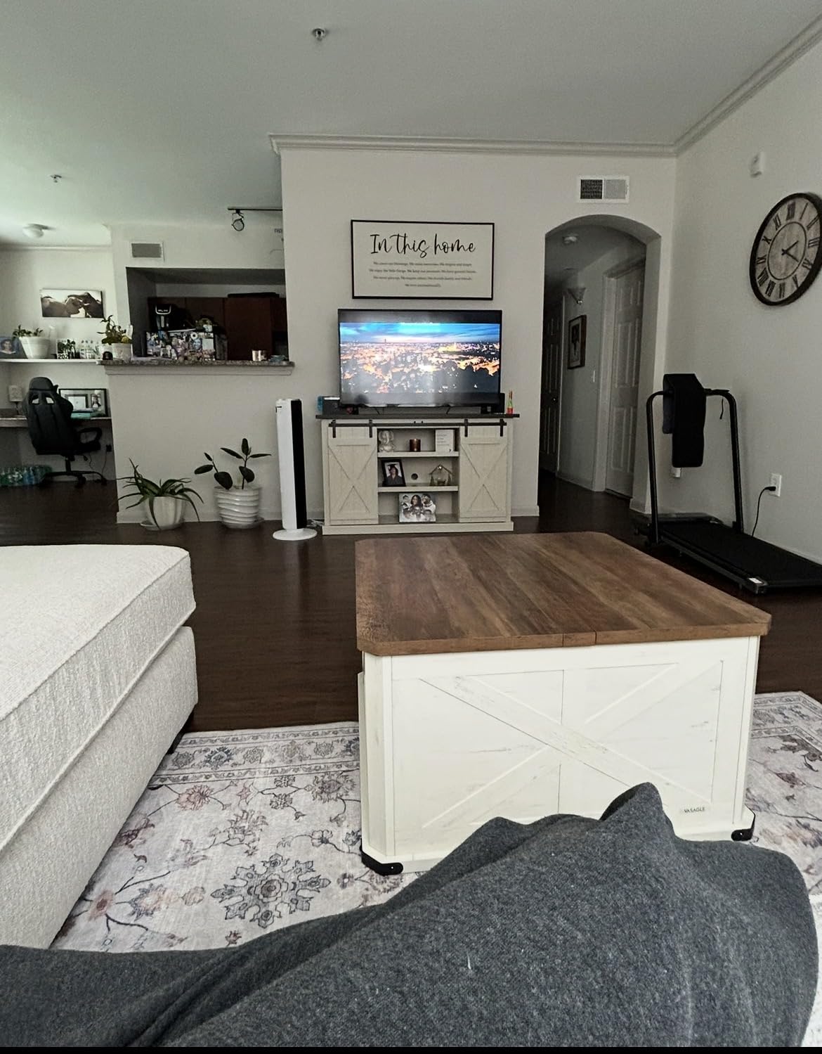 VASAGLE LIRY Collection - Farmhouse Coffee Table with Storage, Square Coffee Table for Living Room, Center Table with Flip-Top Lids, Honey Brown and Rustic White ULCT232W73 customer photo 1