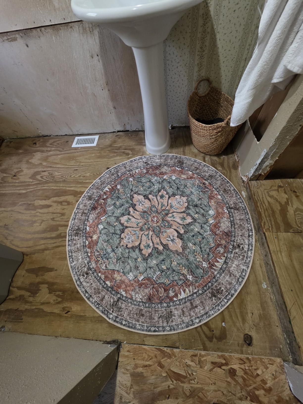 RELEANY Area Rugs 8'x10' Washable Non-Slip, Floral Vintage Distress Medallion Carpet for Living Room Bedroom Dining Room, Terracotta Burnt Orange Green customer photo 1