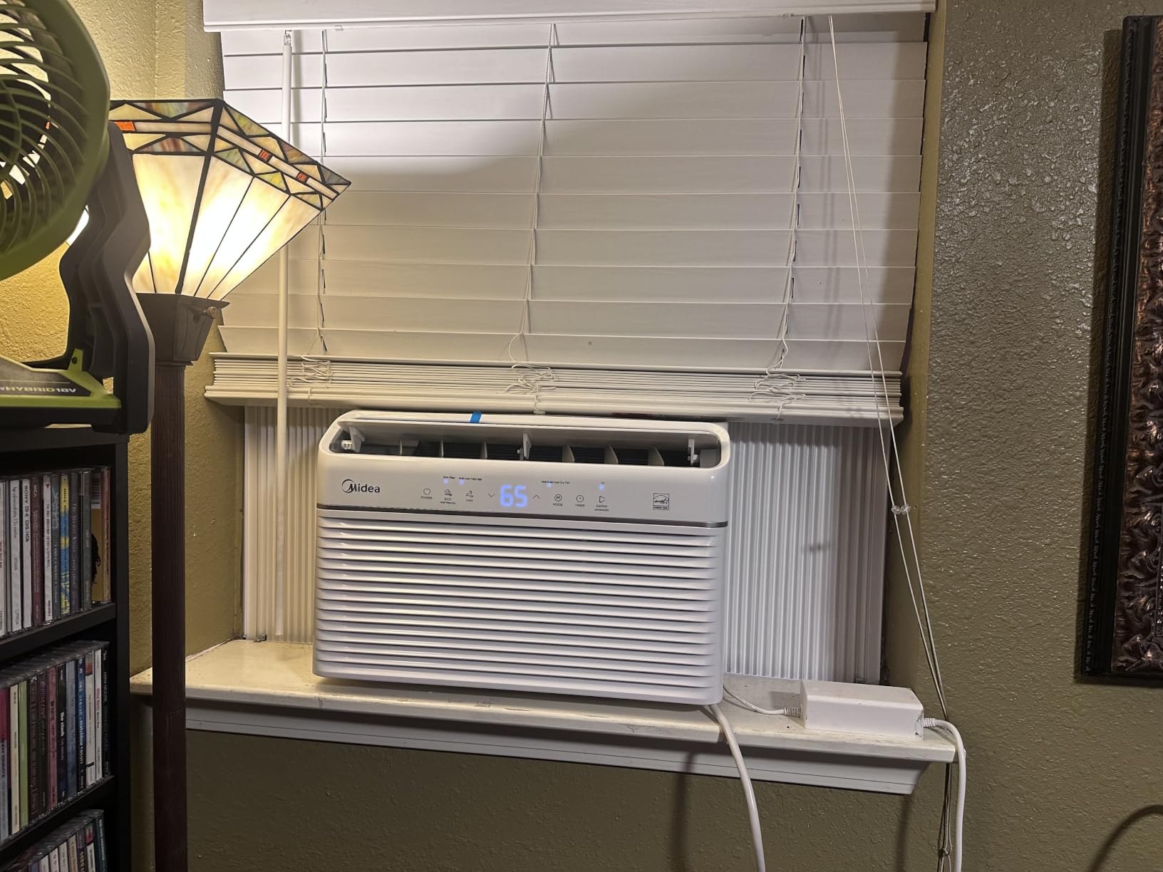 Midea 8,000 BTU Smart Inverter Air Conditioner Window Unit with Heat and Dehumidifier – Cools up to 350 Sq. Ft., Energy Star Rated, Quiet Operation, Electronic Controls, Remote Control, White customer photo 1