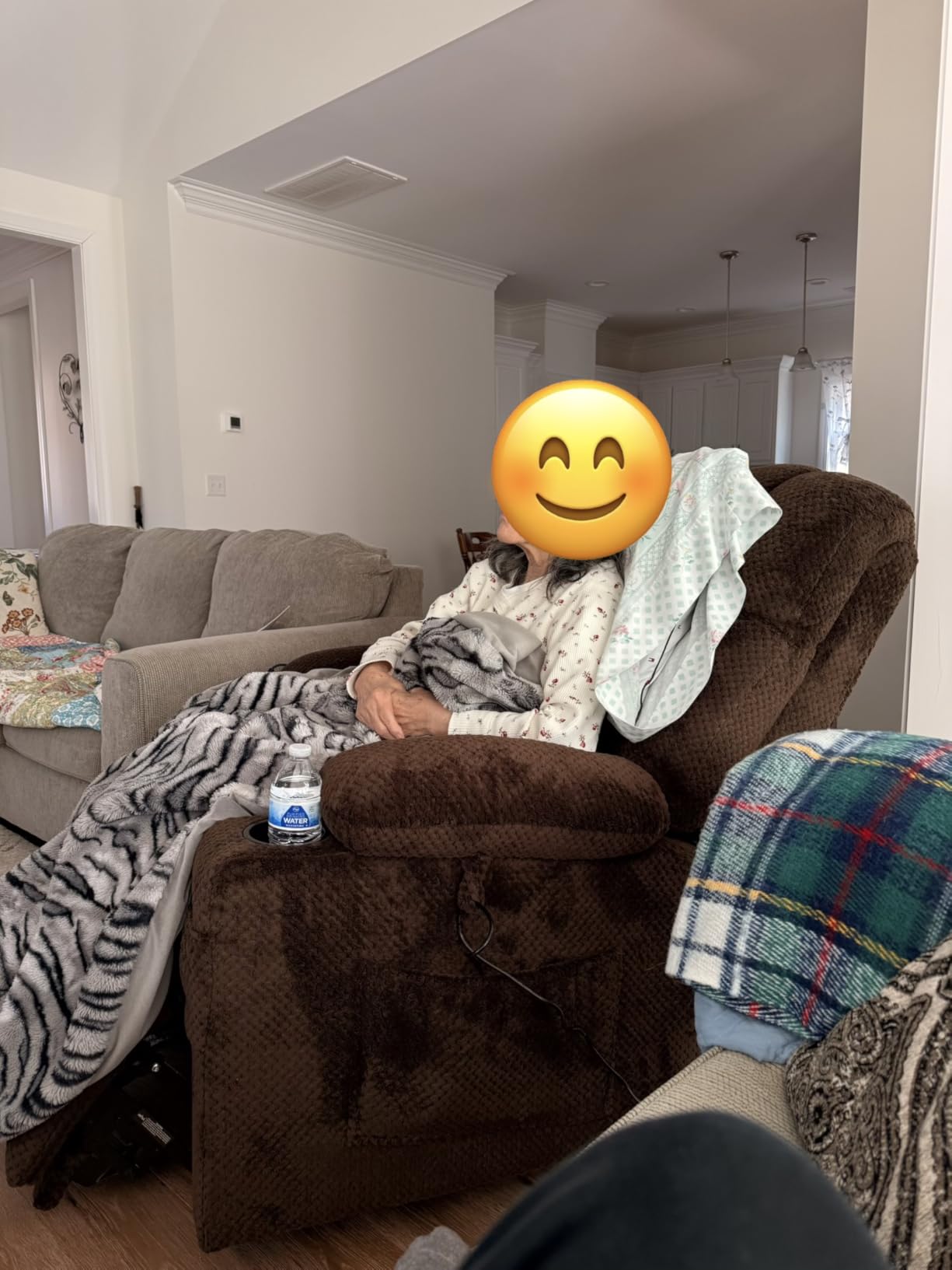 MCombo Oversized Power Lift Recliner Chair for Elderly, Dual Motor Lift Chair with Heat and Massage, Lay Flat Lift Chair for Big and Tall, Cup Holders, Fabric R7891 customer photo 2
