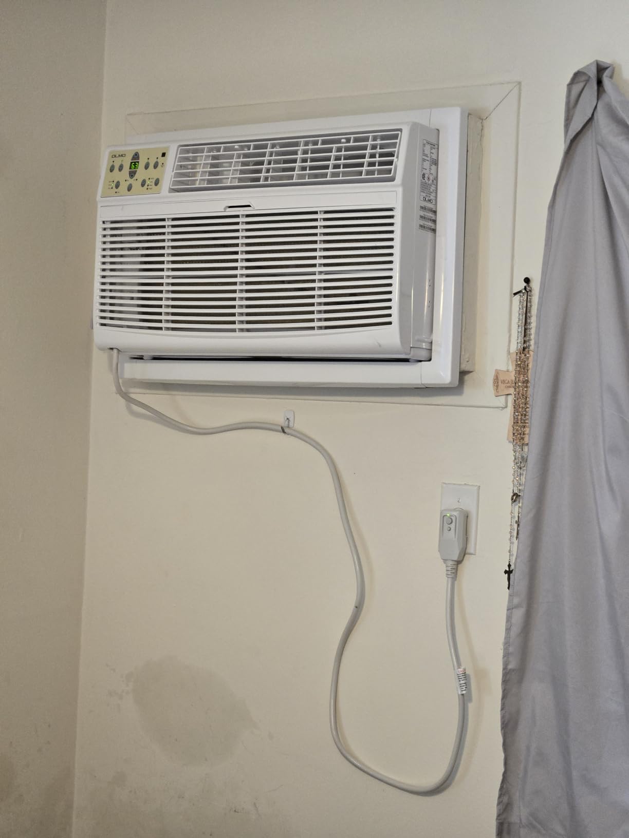 OLMO 14,000 BTU 230V Through-the-Wall AC, Cooling Only, Built-In Smart Kit, R-32 Eco-Friendly Refrigerant, Remote Included, 1.17 Ton customer photo 1