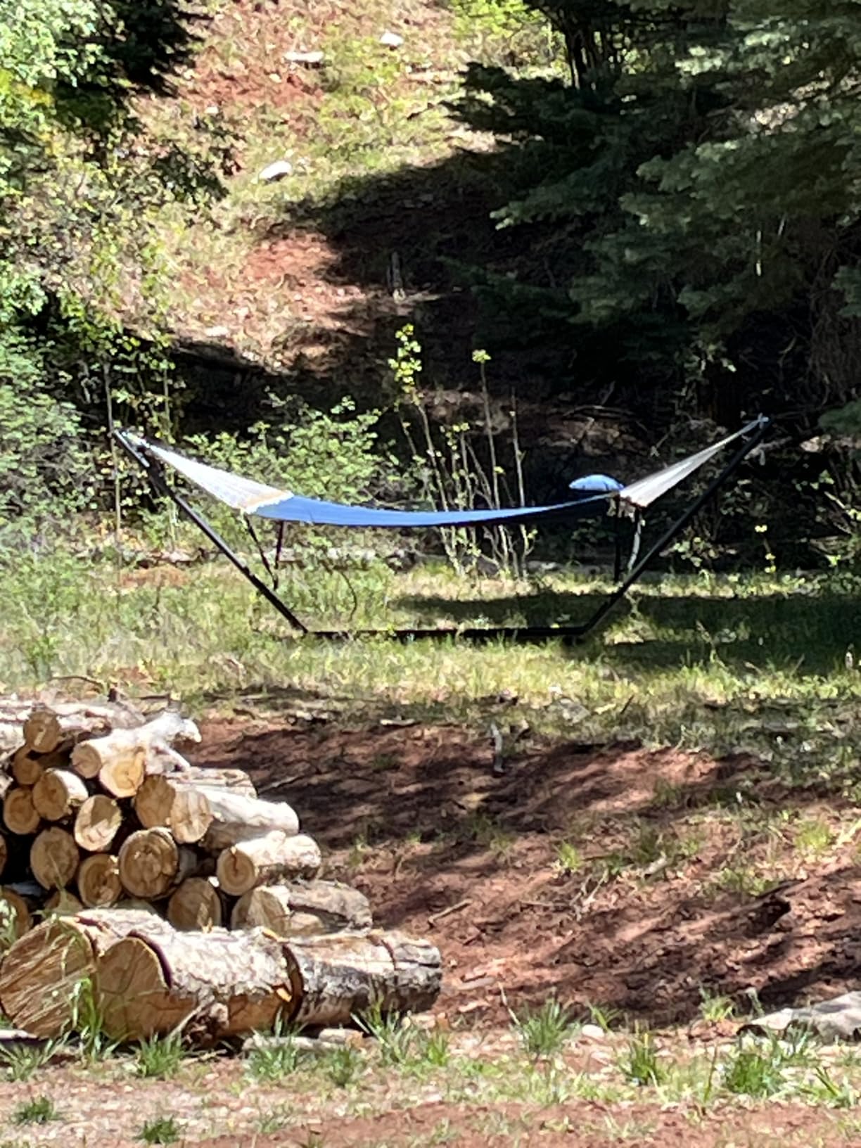 SUPERJARE Hammock with Stand, 2 Person Quilted Outdoor Hammock, Detachable Pillow & Bamboo Spreaders, Portable Hammock with Carrying Bag, Heavy Duty Stand, Perfect for Outside, Patio, Gray customer photo 2
