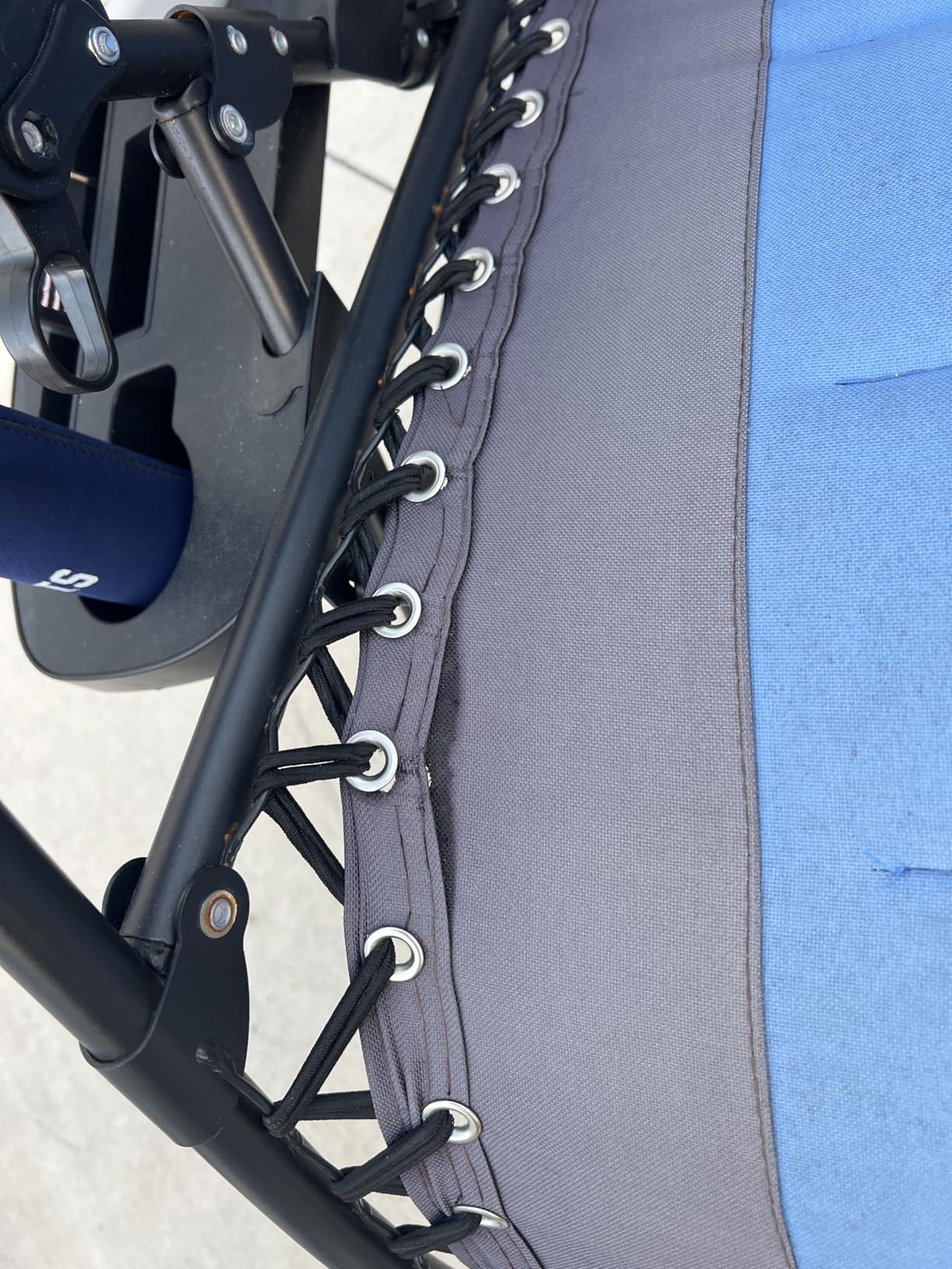 Colegence Oversized Padded Zero Gravity Chair, 400 lb, Black | 600D Oxford padding, 0-170° locking recline, removable side table, adjustable pillow and compact fold; no assembly. customer photo 2