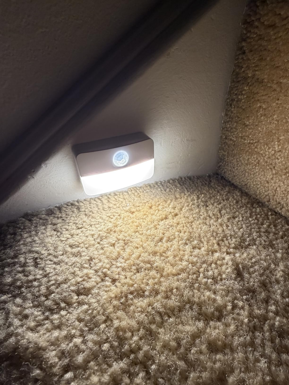 8 Pack Motion Sensor Stair Light Indoor, Battery Operated Night Lights | Automatic, Wireless, Stick on Anywhere Portable LED Lamp for Step Toilet Hallway Bedroom Under Cabinet Closet Wall Kitchen customer photo 1