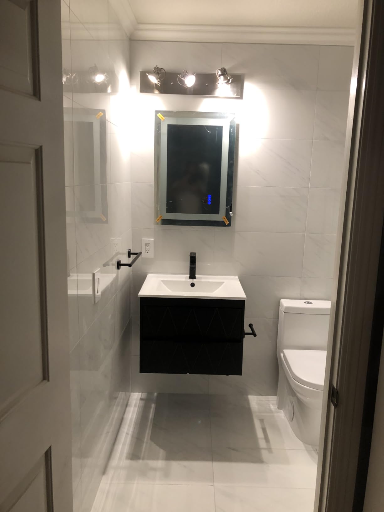 Hivone 40X32 LED Bathroom Mirror with Lights, Anti-Fog, Dimmable, Backlit + Front Lit, Smart Bathroom Vanity Mirror, Memory Function, Shatterproof, Tempered Glass (Horizontal/Vertical) customer photo 2