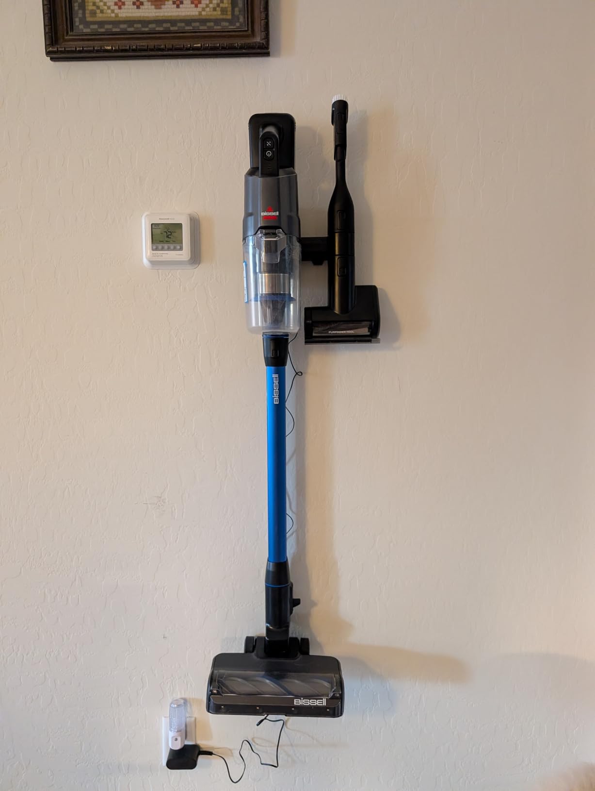 Bissell PowerClean FurFinder 200W Self-Standing Cordless Vacuum, 4052 customer photo 2