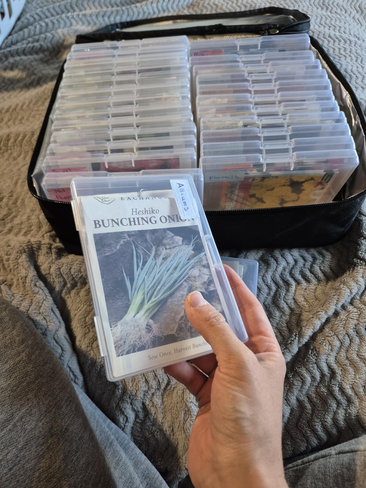 26 Slots Seed Storage Organizer Box with Insulated Bag That Holds 80-200 Seed Envelopes, Oxford Cloth Garden Seed Containers with Labels, Seed Packet Organizer for Plant, Flower, Vegetable Seeds customer photo 2