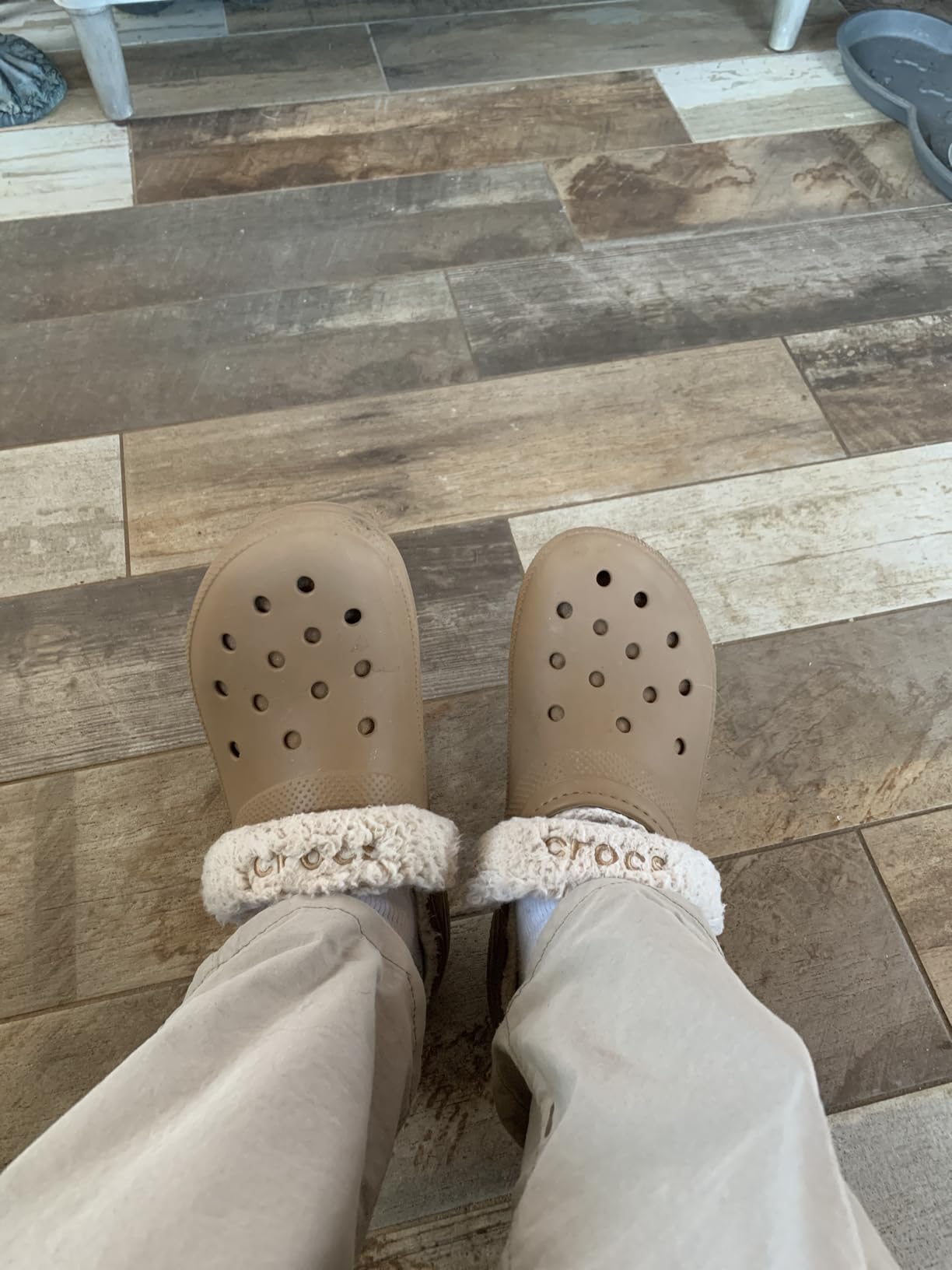 Crocs Unisex-Adult Classic Fleece Lined Clogs, Fuzzy Slippers for Women and Men customer photo 1