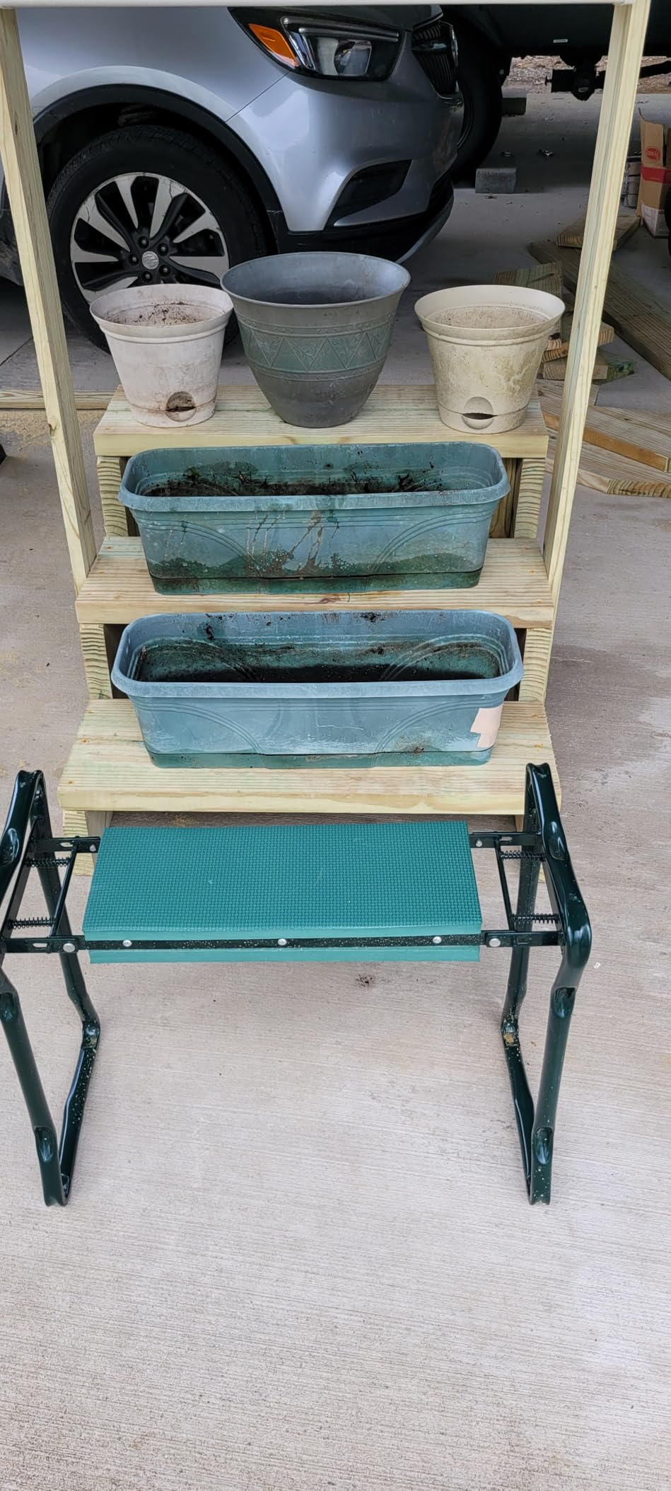 VEVOR Garden Kneeler and Seat Heavy Duty, Kneeling Bench for Gardening | Portable Garden Stool with Kneeling Pad and 2 Tool Bags customer photo 2