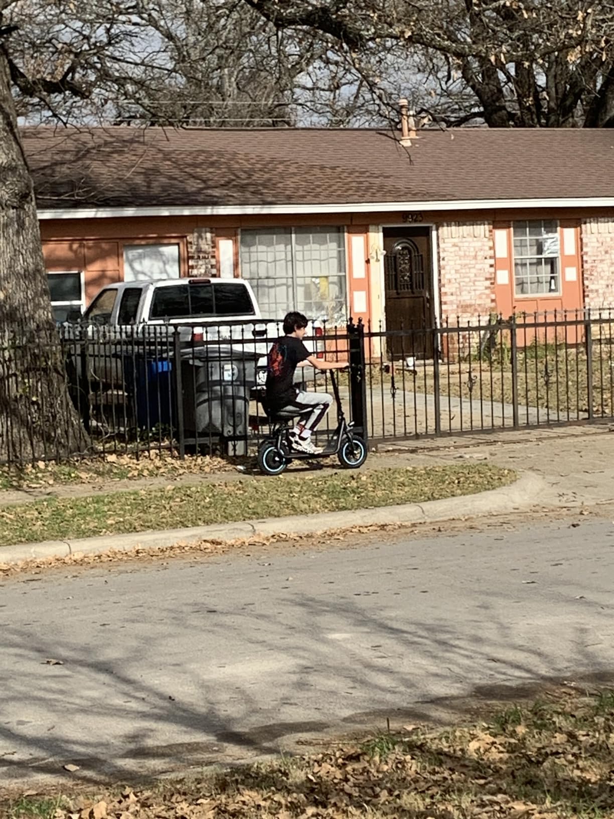AWWSCOOTER Electric Scooter with Seat & Basket for Adults 20Mile Range customer photo 2
