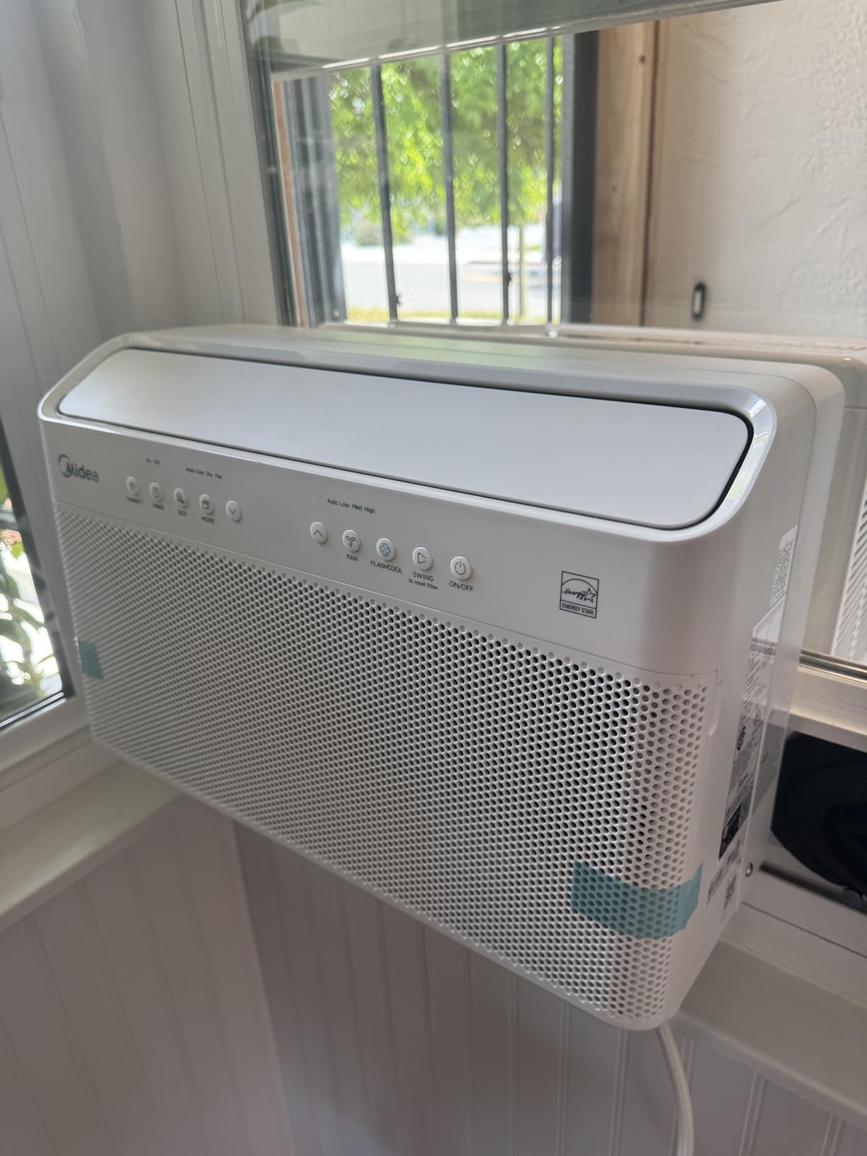 Midea 6,000 BTU U Shaped Window Air Conditioner, Cools up to 250 Sq Ft customer photo 1