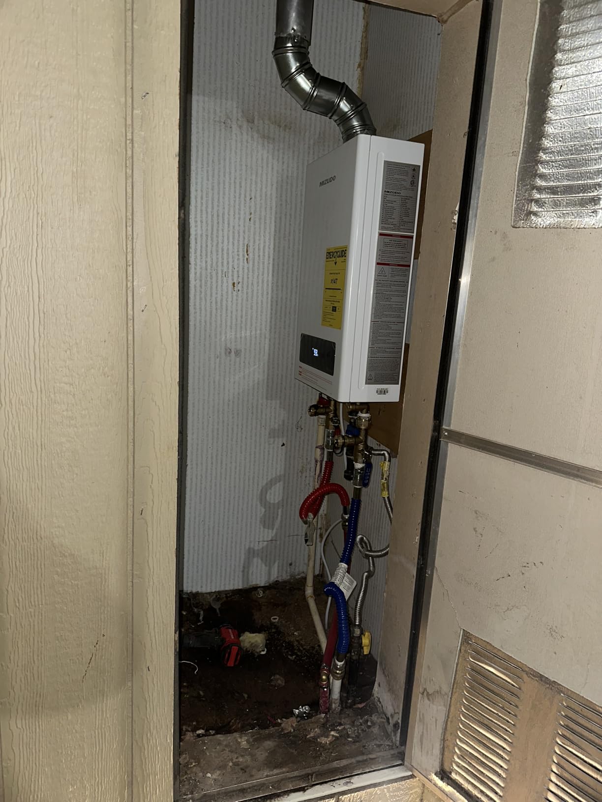 MIZUDO 199,000 BTU Natural Gas Tankless Water Heater, Max 10.3 GPM, Indoor | WiFi & APP Control Non-Condensing 5-7 outlets points ±1°F Temperature Stability for Large Families Residential Whole House customer photo 1