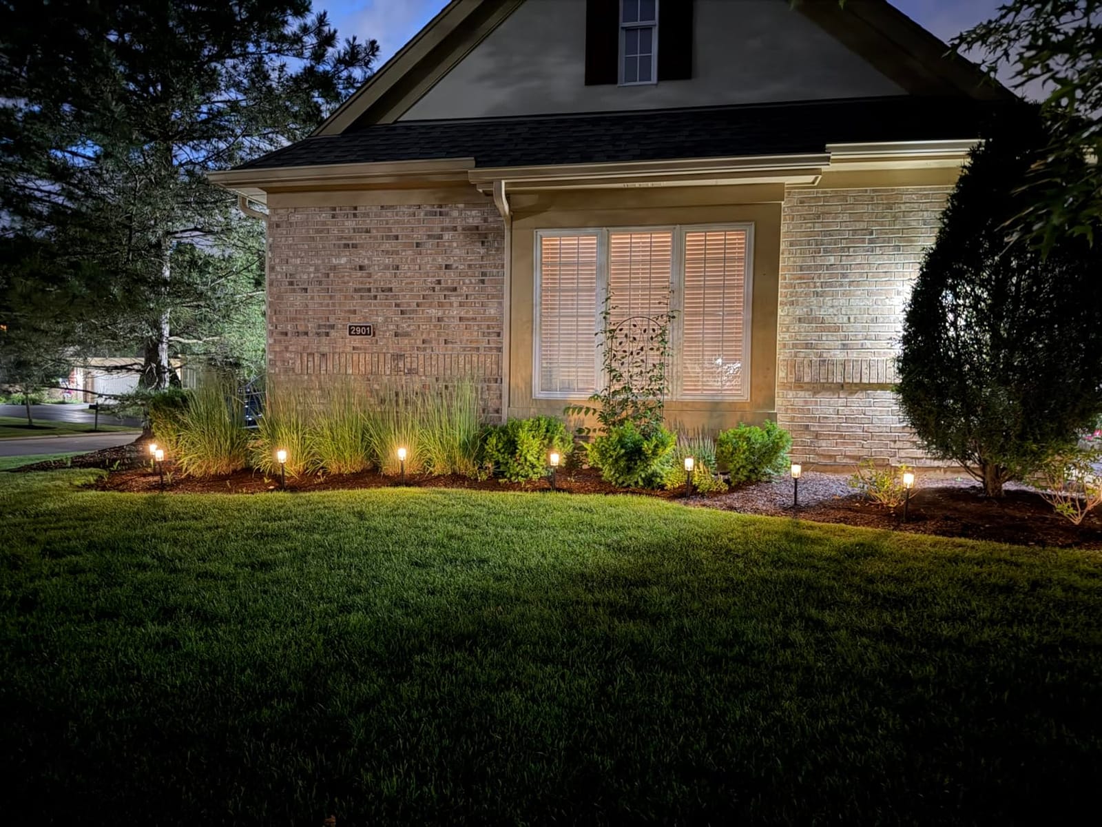 Amzarp 8 Pack Solar Garden Lights, Bright LED Solar Pathway Lights Outdoor IP65 Waterproof Rugged Shatterproof Auto On/Off for Landscape Garden Yard Walkway Driveway Lawn Lighting (3000K Warm White) customer photo 2