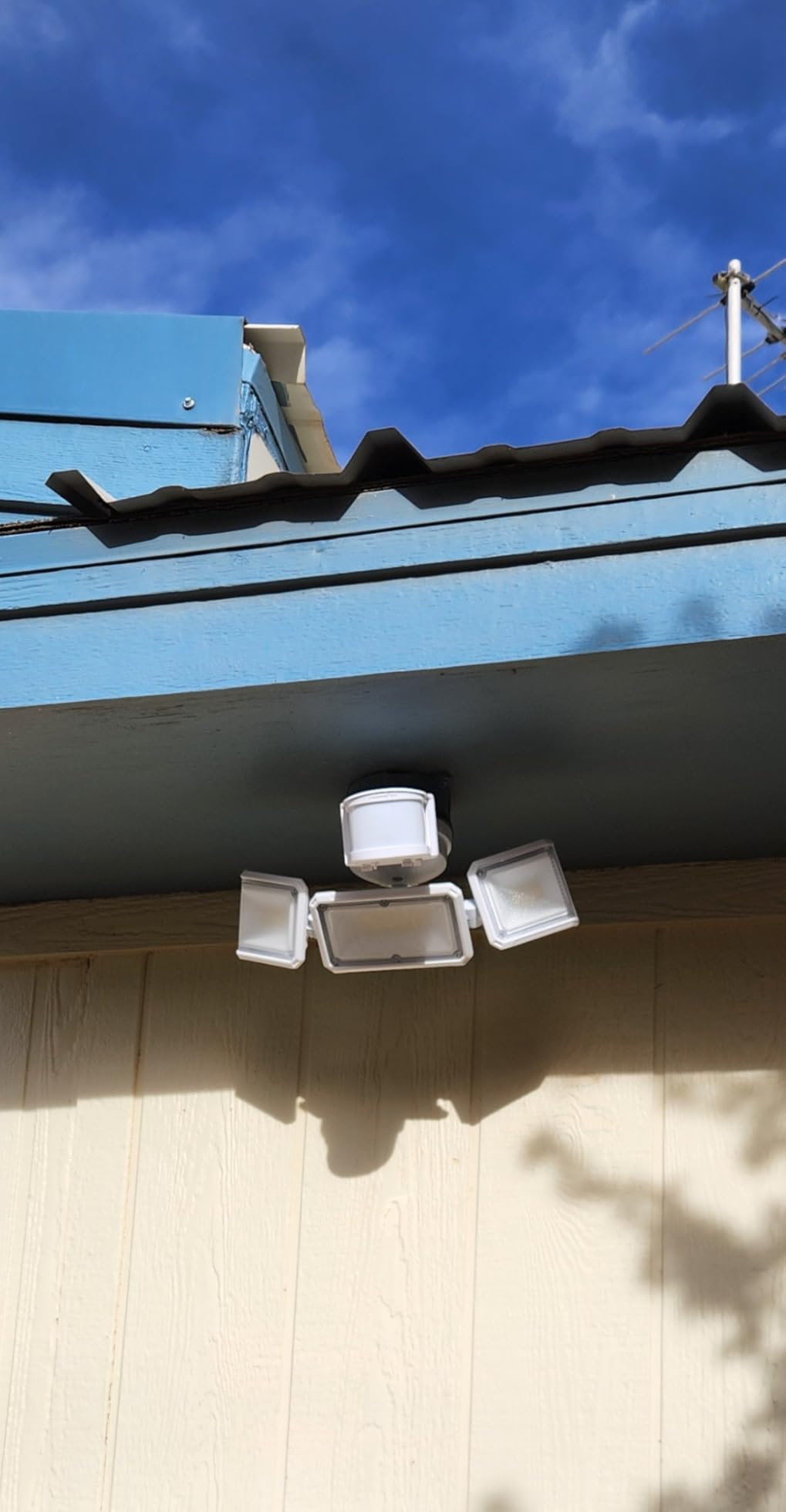 LEPOWER-TEC LED Security Light 240 Dual PIR 100 FT Motion Sensor Outdoor | 7000LM Adjustable Brightness, Hardwired Flood Light, 5000K Daylight, Dusk to Dawn, IP65, Easy Install, Garage, Porch, Yard customer photo 2