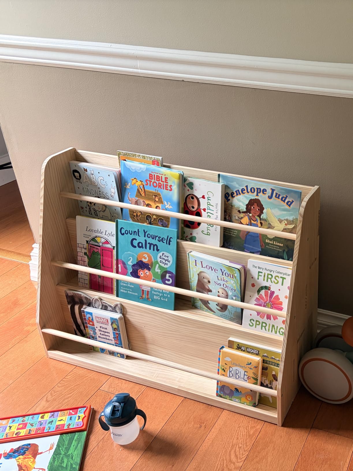 XiaZ Kids Bookshelf, 3-Tier Wooden Montessori Display for Toddlers | Solid Pine Wood, Stable Trapezoid Base, Rounded Corners, Front Display, Compact, Holds 40-60 Books, Easy 20-min Assembly customer photo 2