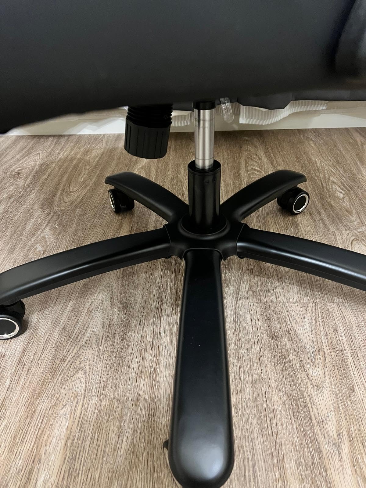700lbs Big and Tall Office Chair - Heavy Duty Executive Desk Chair with Inflatable Lumbar Support, Extra Wide Padded Seat, Flip-up Arms, Metal Base & Quiet Rubber Wheels, High Back Ergonomic Chair customer photo 1
