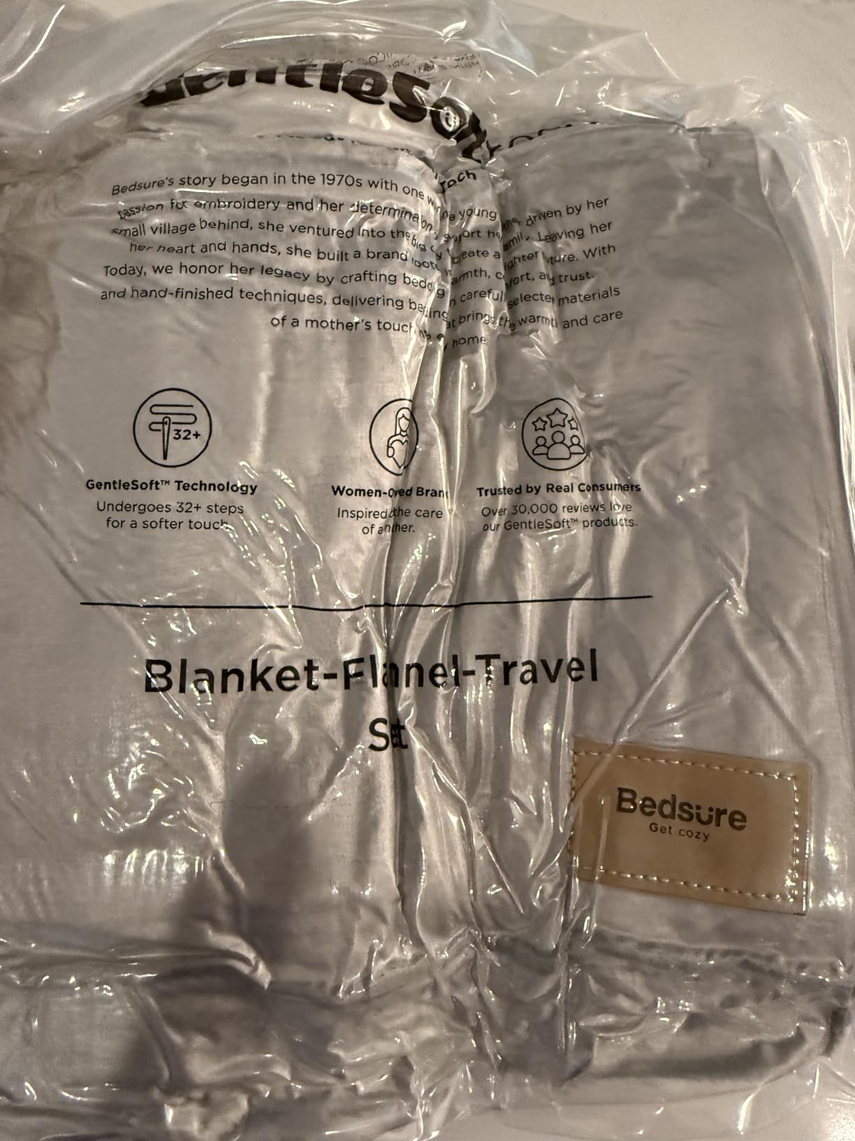 Bedsure Travel Blanket Set with Inflatable Neck Pillow and Eye Mask, Grey | 3-In-1 Airplane Blanket, Packable, Lightweight, Compact Travel Essentials, Travel Gifts for Long Flight and Flying customer photo 2