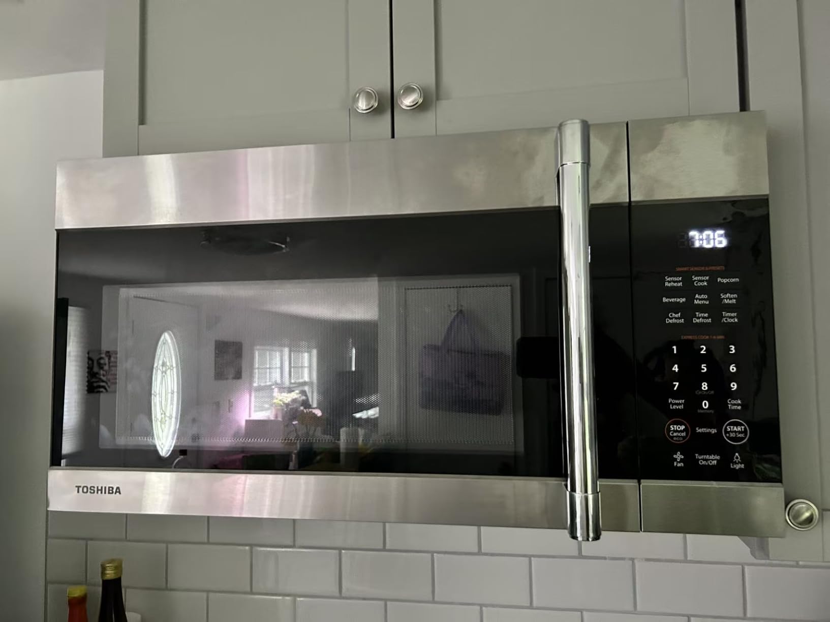 TOSHIBA Over-the-Range Microwave Oven, 1.9 Cu.Ft, 1000W, Stainless Steel | Easy Installation, Soft Close Door, ChefDefrost, Sensor Cooking, 400 CFM Ventilation, Stainless Steel customer photo 1