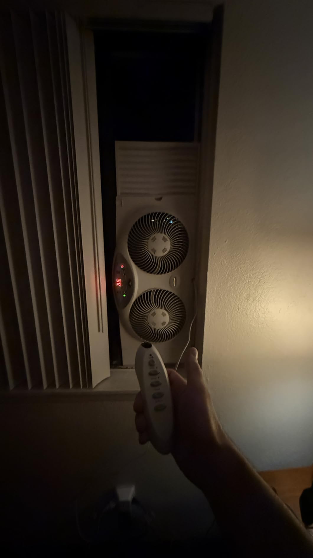 Bionaire Window Fan with Reversible Airflow Blades – 3-Speed Settings, Programmable Thermostat, LED Display, Remote Control, Fits 24–36