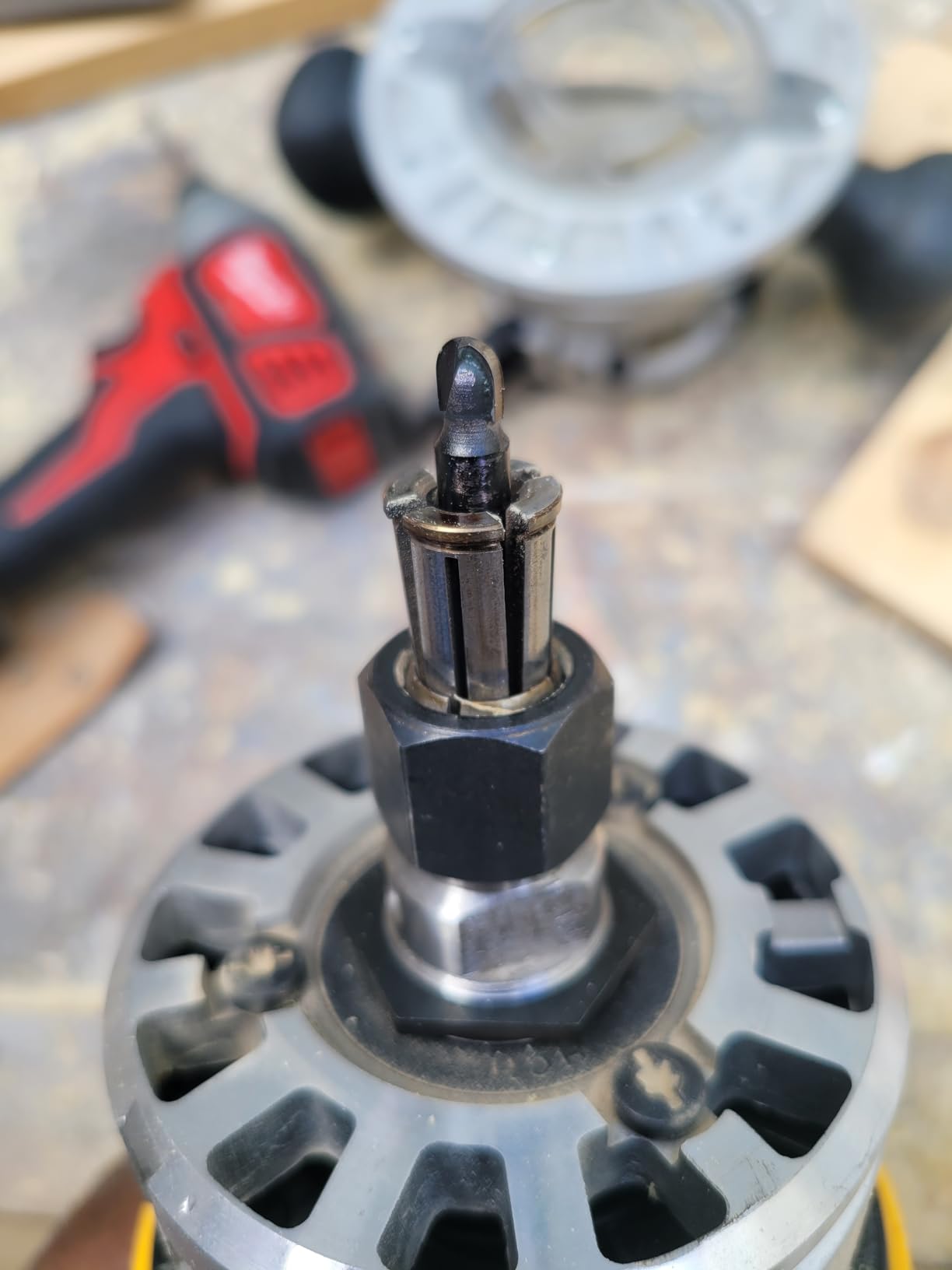 DEWALT Router, Fixed Base, 1-3/4-HP, 11.0 Amp Motor (DW616) customer photo 1