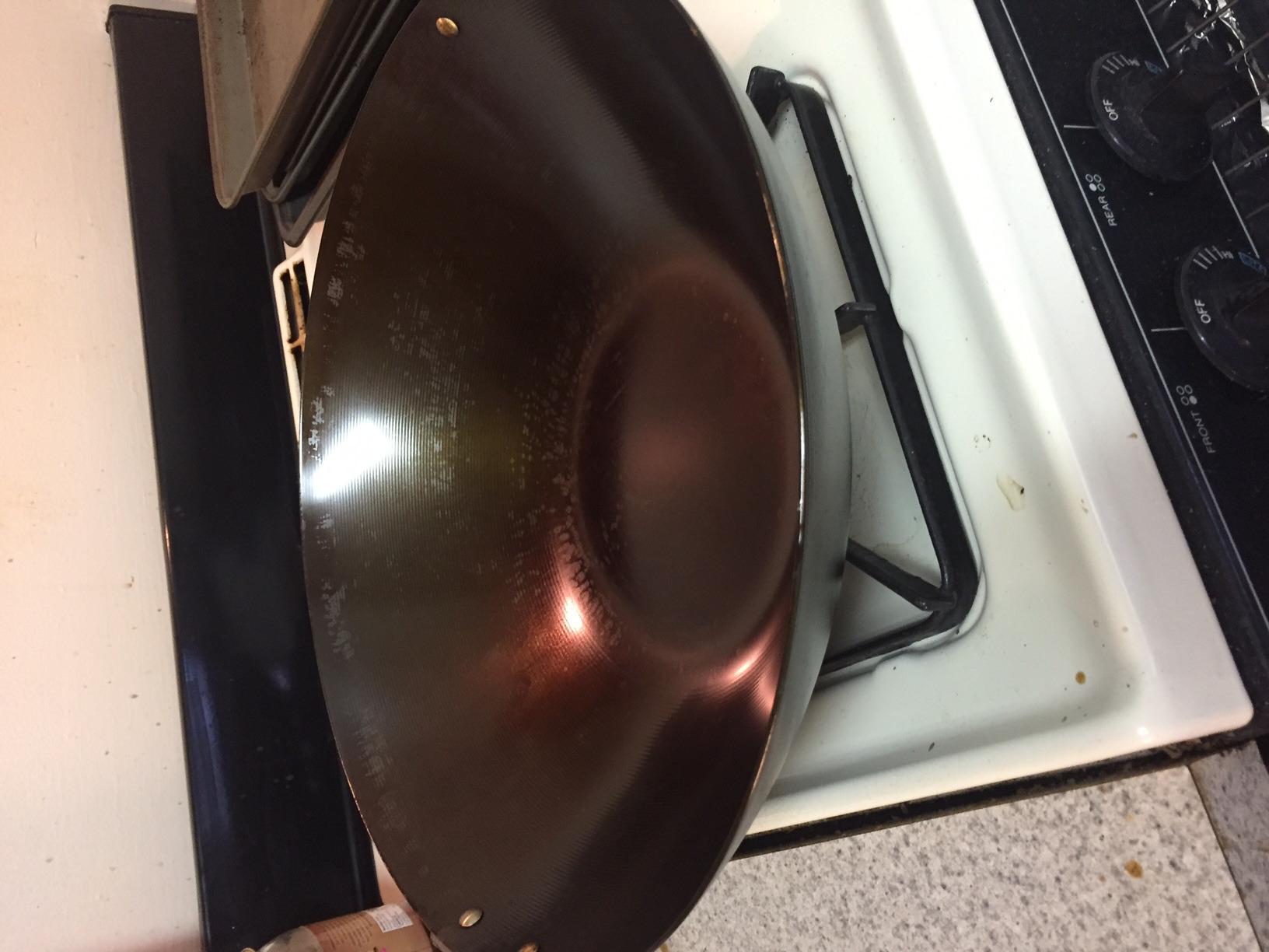 JOYCE CHEN Professional Series 14-Inch Carbon Steel Wok with Phenolic Handles customer photo 1