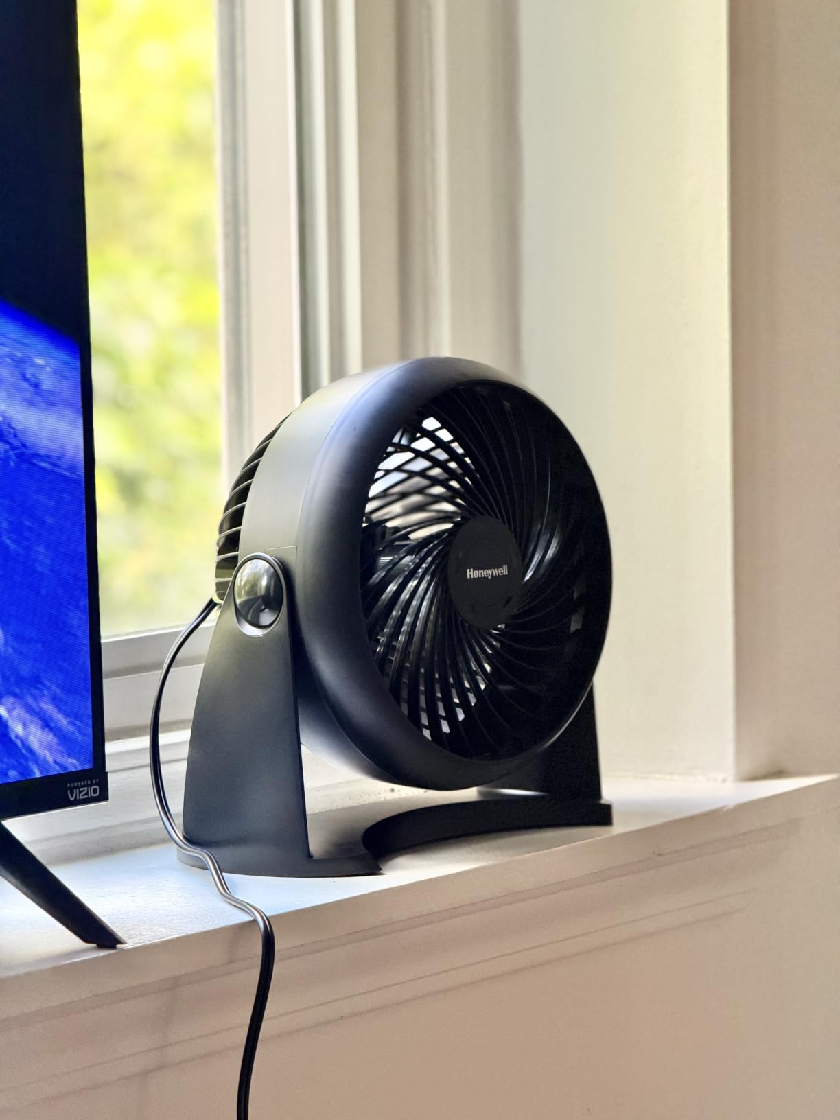 Honeywell TurboForce Air Circulator, Small Tabletop Fan, Quiet Personal Fan for Home or Office, 3 Speeds, 90 Degree Pivoting Head, Black, HT900 | Quiet Personal Fan for Home or Office, 3 Speeds, 90 Degree Pivoting Head customer photo 2
