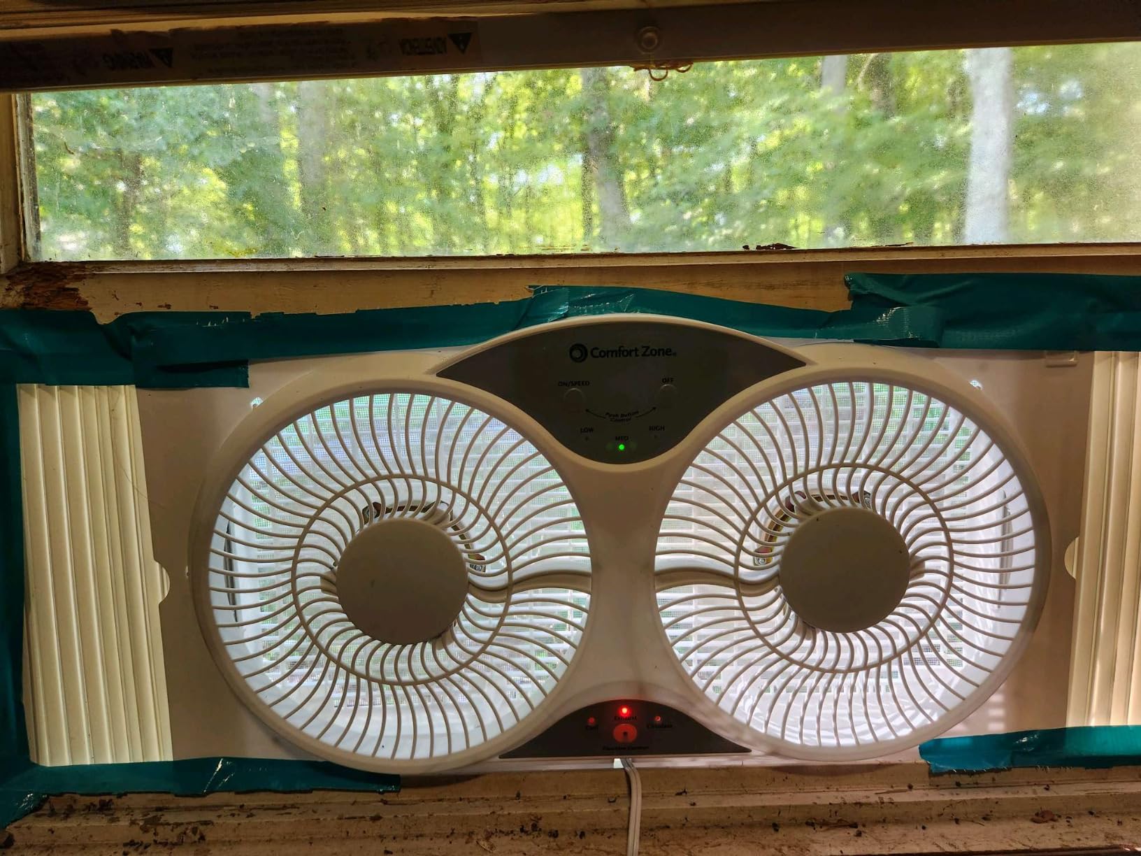 Comfort Zone Window Fan for Bedroom, 9 inch 3 Speed Dual Fans with Auto-Locking Expanders, 3 Modes (Cool, Circulate, Exhaust), Remote Control, Fabric Cover plus Bug Screen, White | Draw cool air in, exhaust warm air out, or cross-ventilate with 3 modes. Includes remote, removable bug screen & dust cover customer photo 2