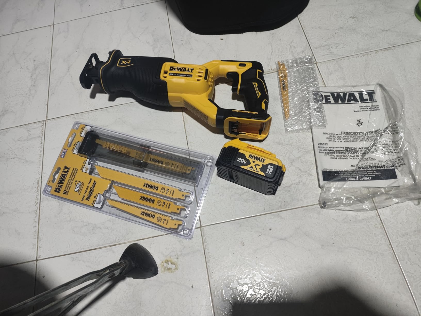 DEWALT Reciprocating Saw Blades, 10 Piece Bi-Metal Combination Set with Case, Various Sizes 6 In to 9 In, Longer Life (DW4898) customer photo 1