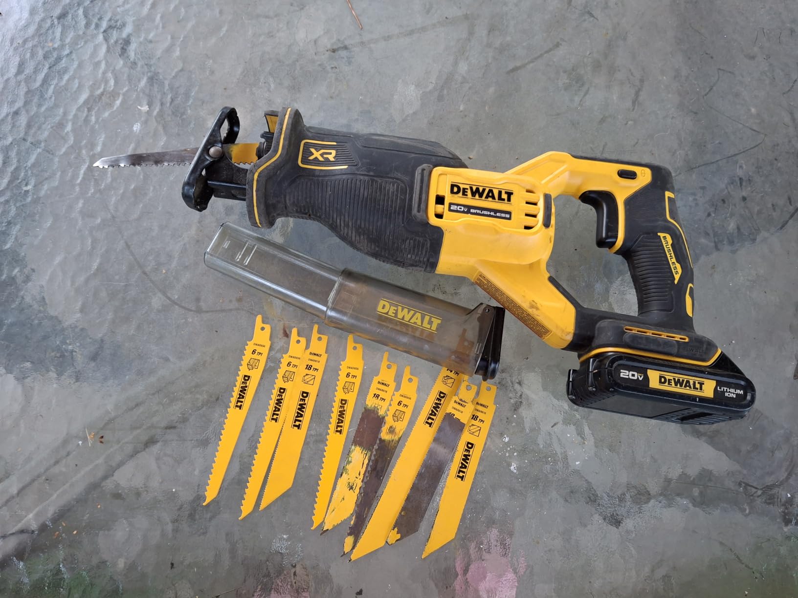 DEWALT Reciprocating Saw Blades, 10 Piece Bi-Metal Combination Set with Case, Various Sizes 6 In to 9 In, Longer Life (DW4898) customer photo 2
