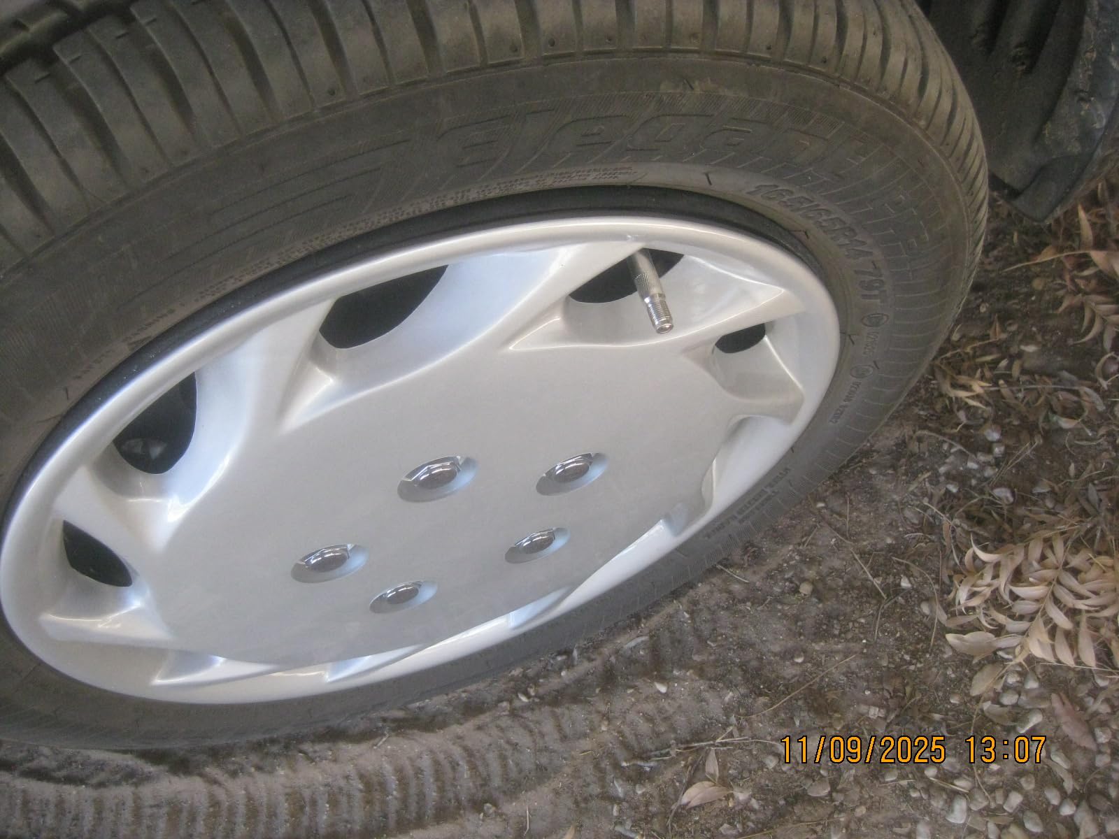 CCI IWCB877-14S 14 Inch Clip On Silver Finish Hubcaps - Pack of 4 customer photo 1