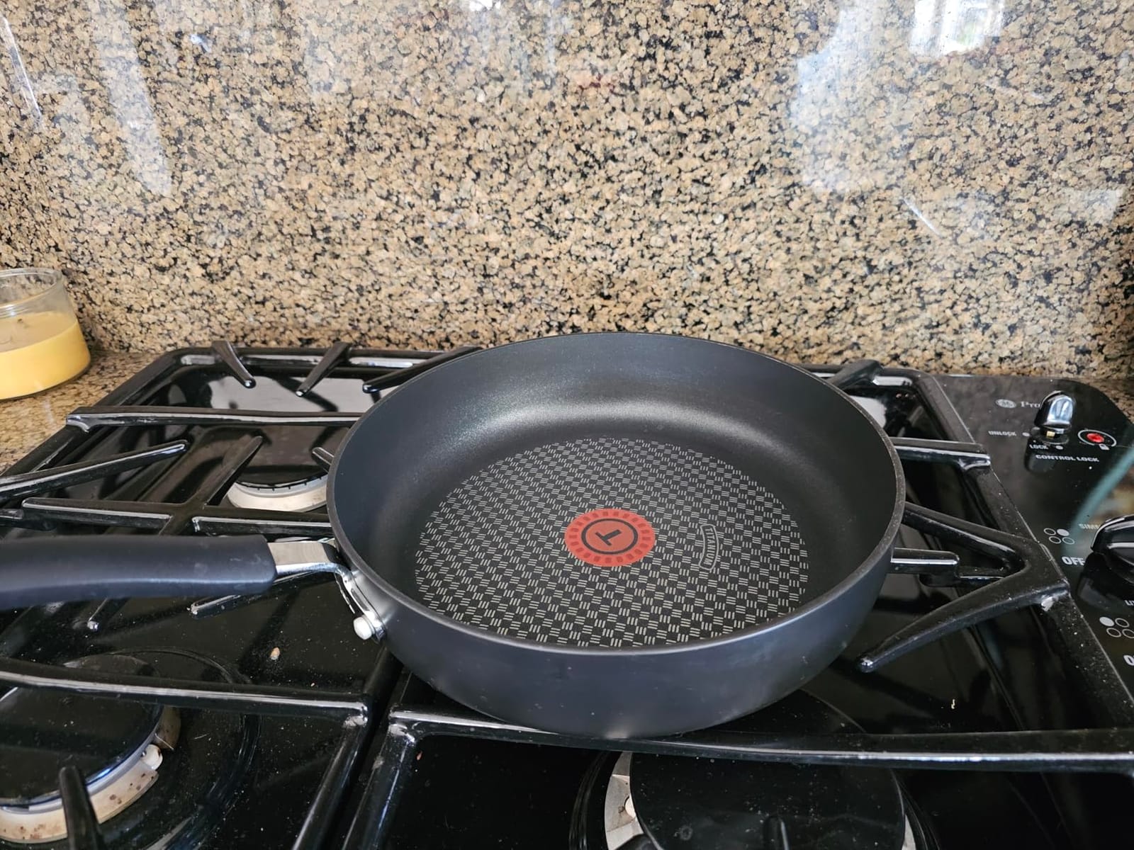 T-Fal Ultimate Hard Anodized Nonstick Fry Pan, 10 in with Lid, Onyx customer photo 1