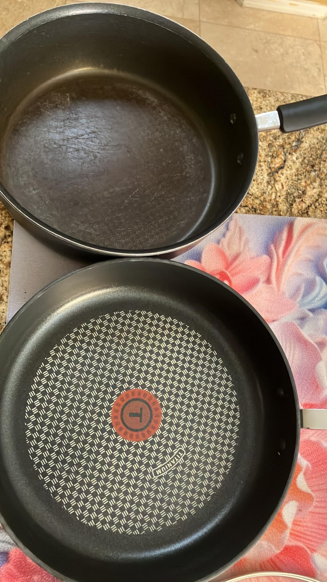 T-Fal Ultimate Hard Anodized Nonstick Fry Pan, 10 in with Lid, Onyx customer photo 2