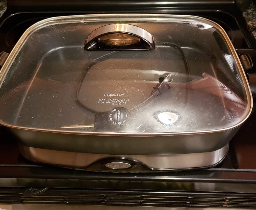Presto 06857 16-Inch Electric Foldaway Skillet customer photo 1