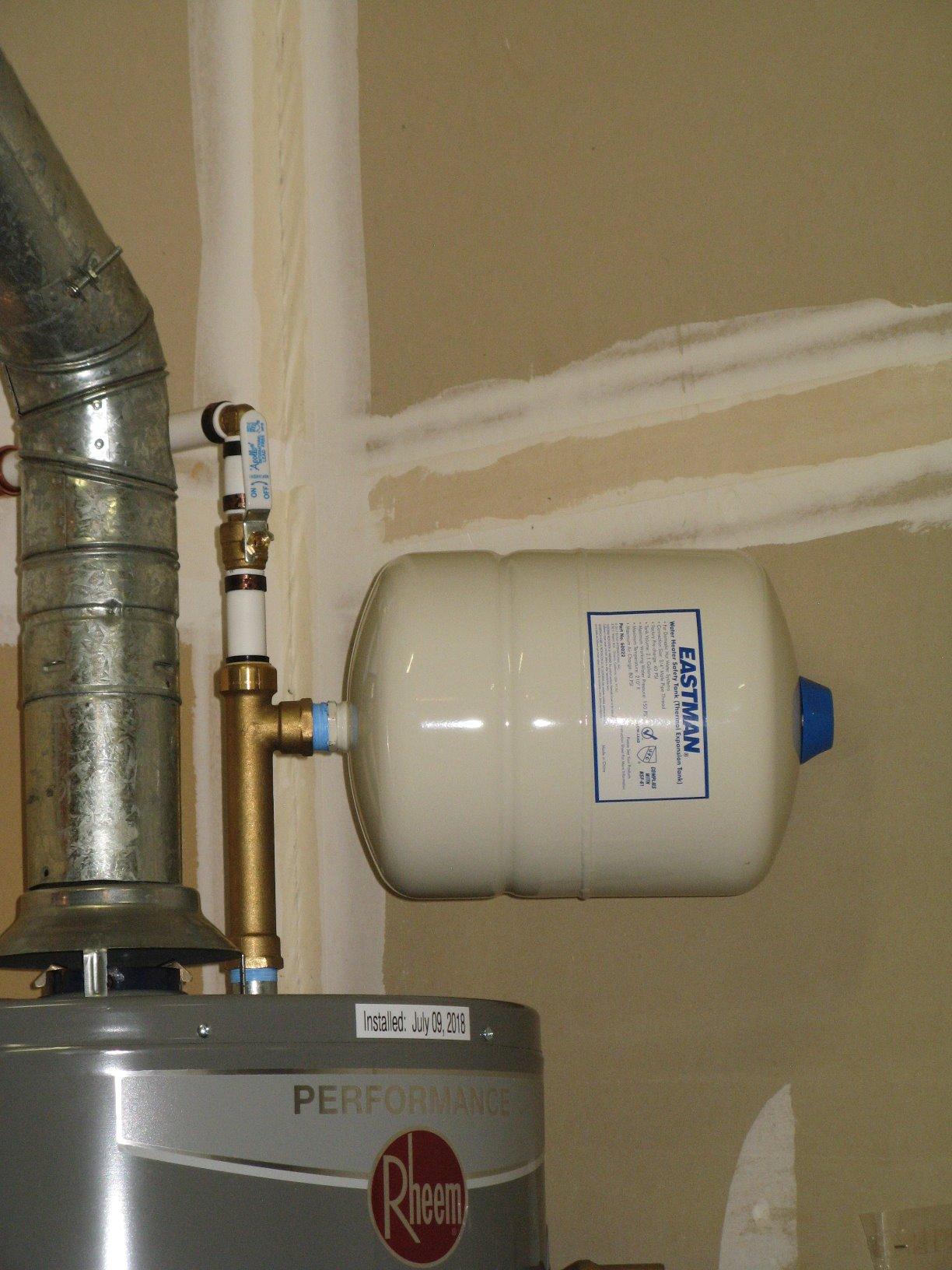 Eastman Thermal Expansion Tank, 2 gal, 3/4 in MIP Connection, 60022 customer photo 1