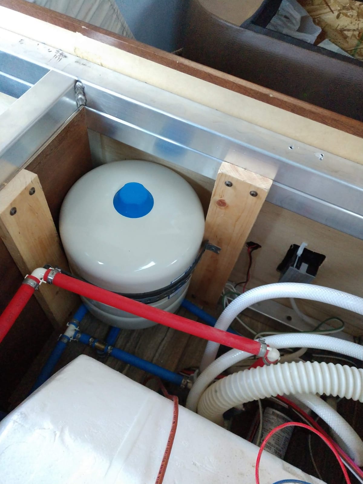 Eastman Thermal Expansion Tank, 2 gal, 3/4 in MIP Connection, 60022 customer photo 2
