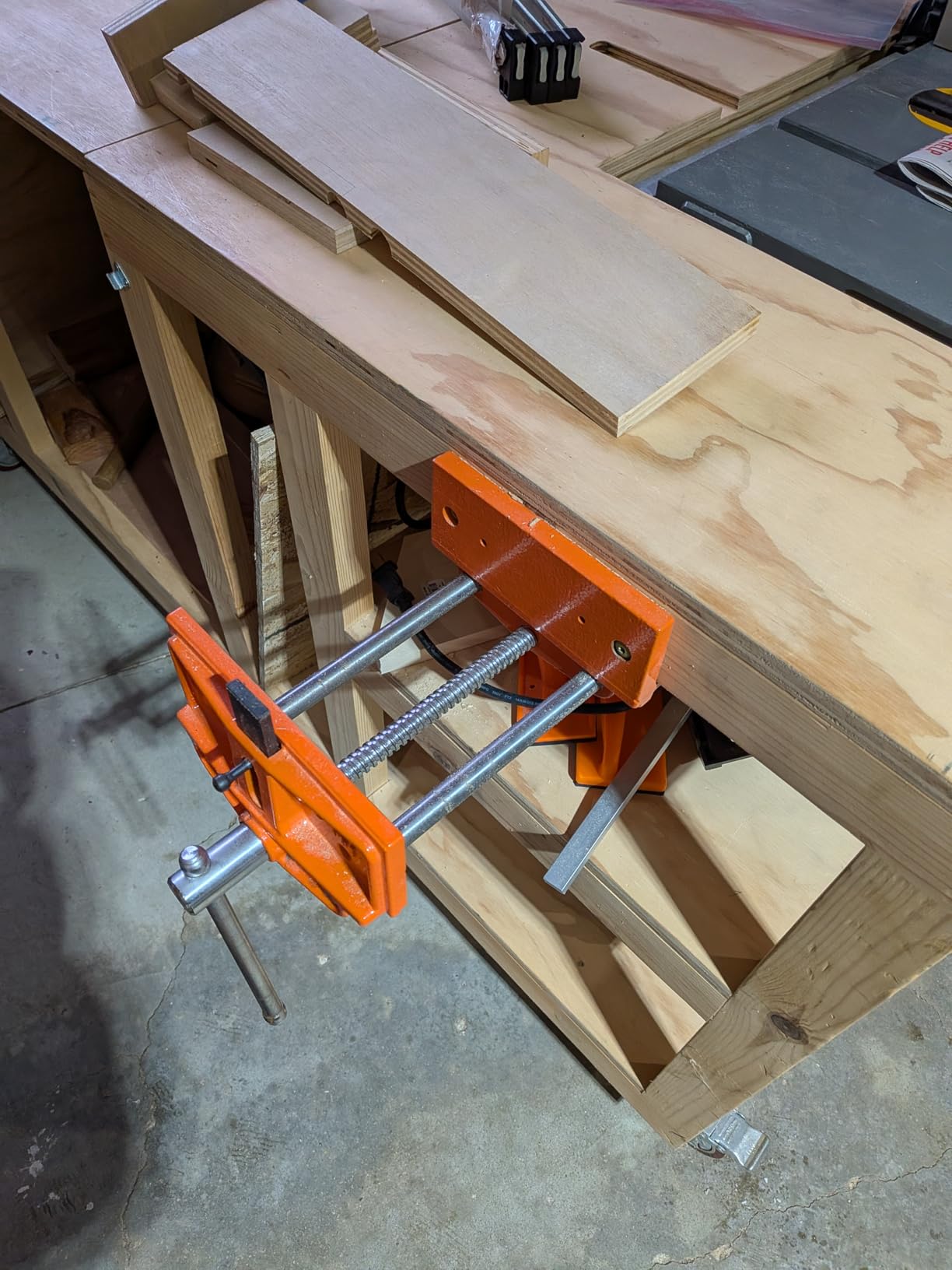 Pony Jorgensen 27091 Medium Duty Woodworker's Vise, Orange, Grey, 9-Inch By 7-Inch customer photo 1