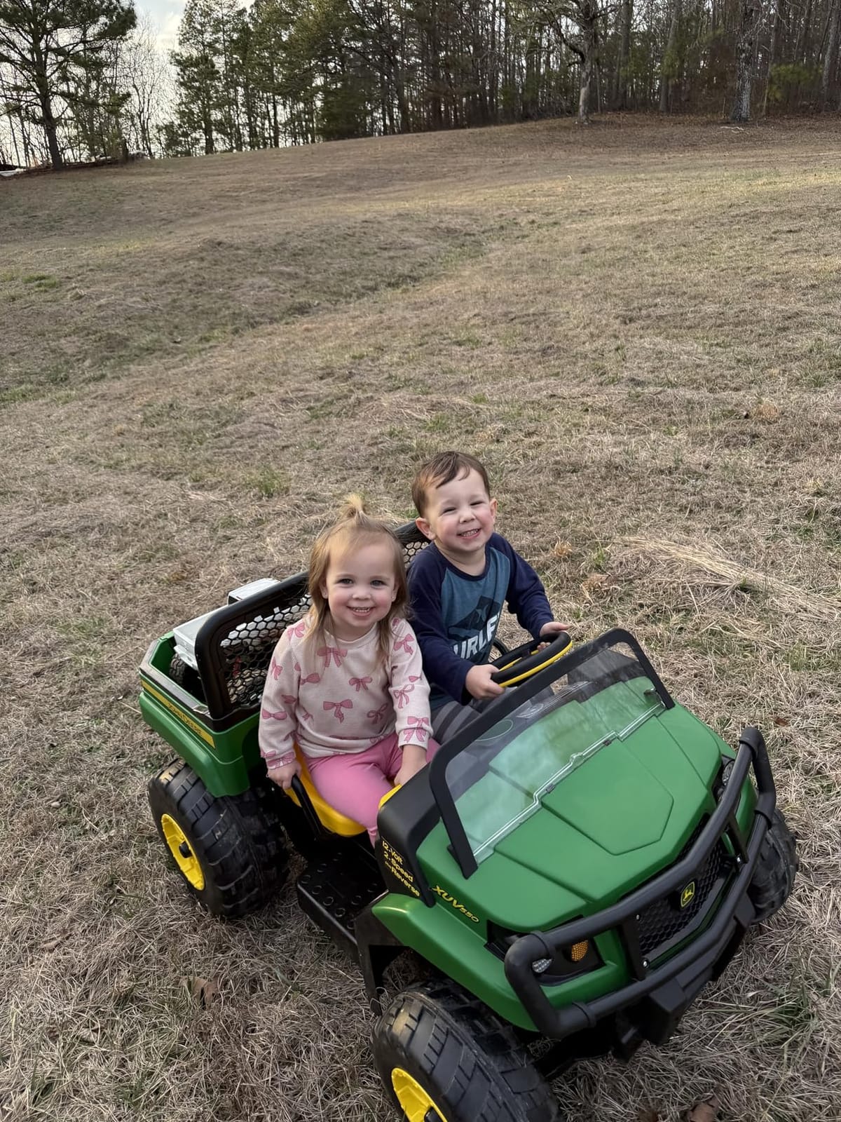 Peg Perego John Deere Gator XUV Extra-Large 12 Volt Ride-on, Durable Design for Kids 3-8, Green customer photo 2