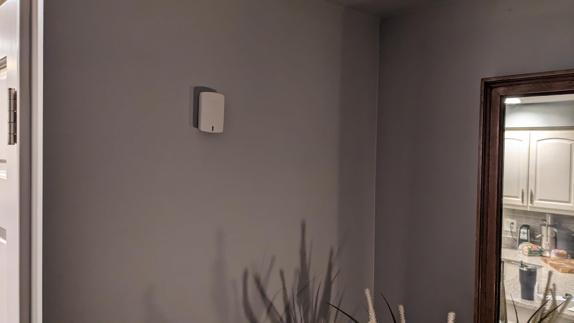 Honeywell Home C7189R1004 Wireless Indoor Temperature Sensor, Premier White customer photo 2