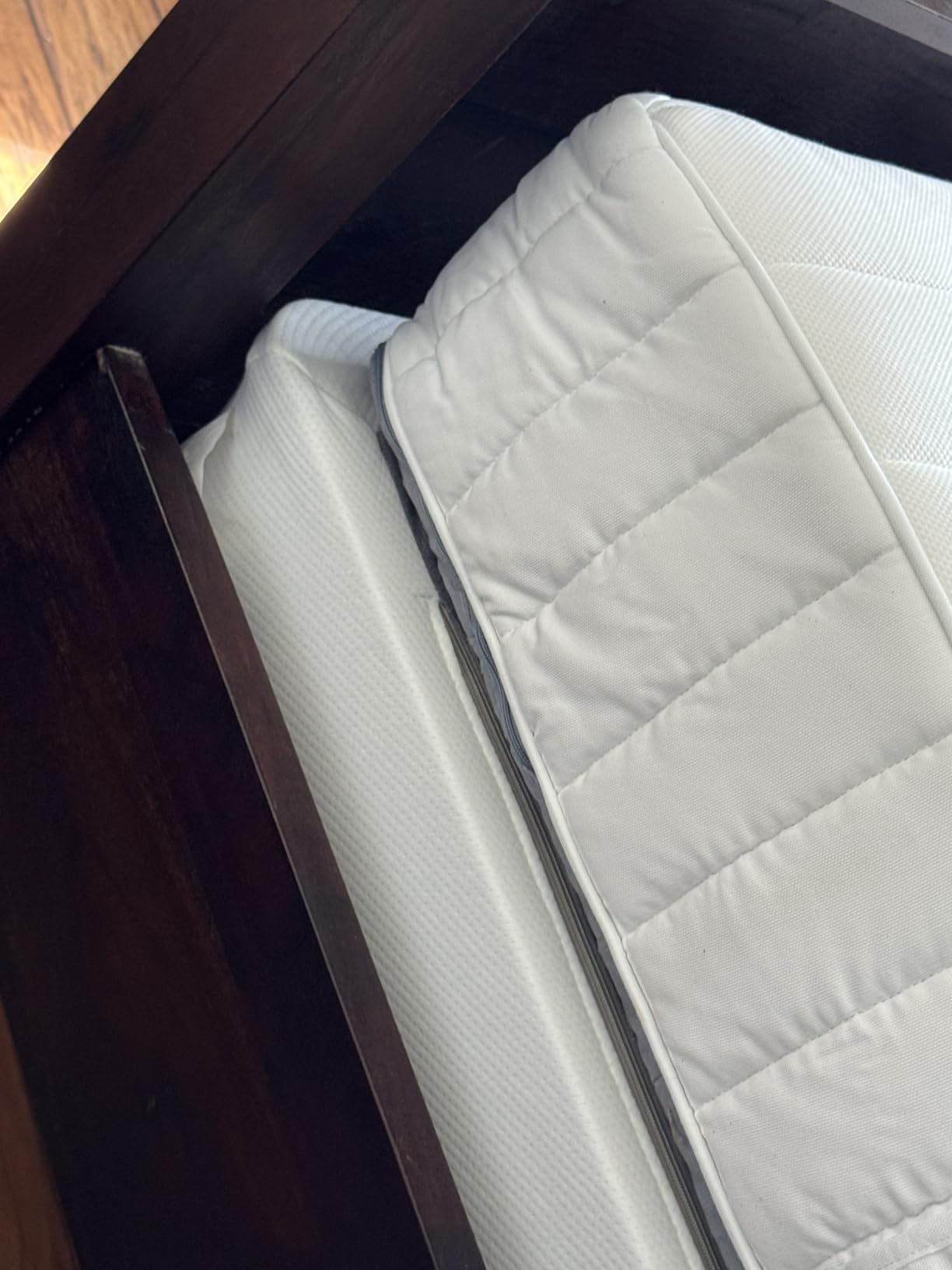ZINUS 9 Inch Box Spring with Cover, No Assembly Mattress Foundation, Sturdy Metal Structure, Split Queen, White customer photo 2