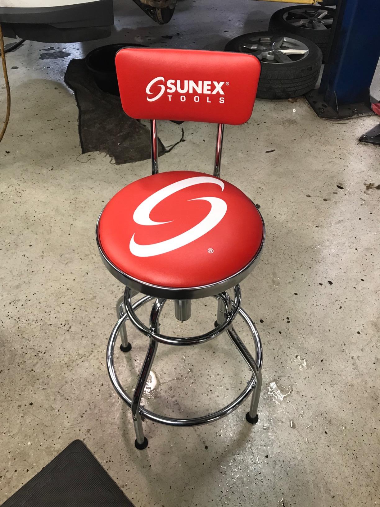 SUNEX TOOLS 8516 Hydraulic Shop Stool, High-Polished Chrome Finish, Hydraulic Seat Adjustment, Vinyl Padded Adjustable Seat and Backrest, Slip Resistant Feet, 250-Pound Capacity, Silver customer photo 2